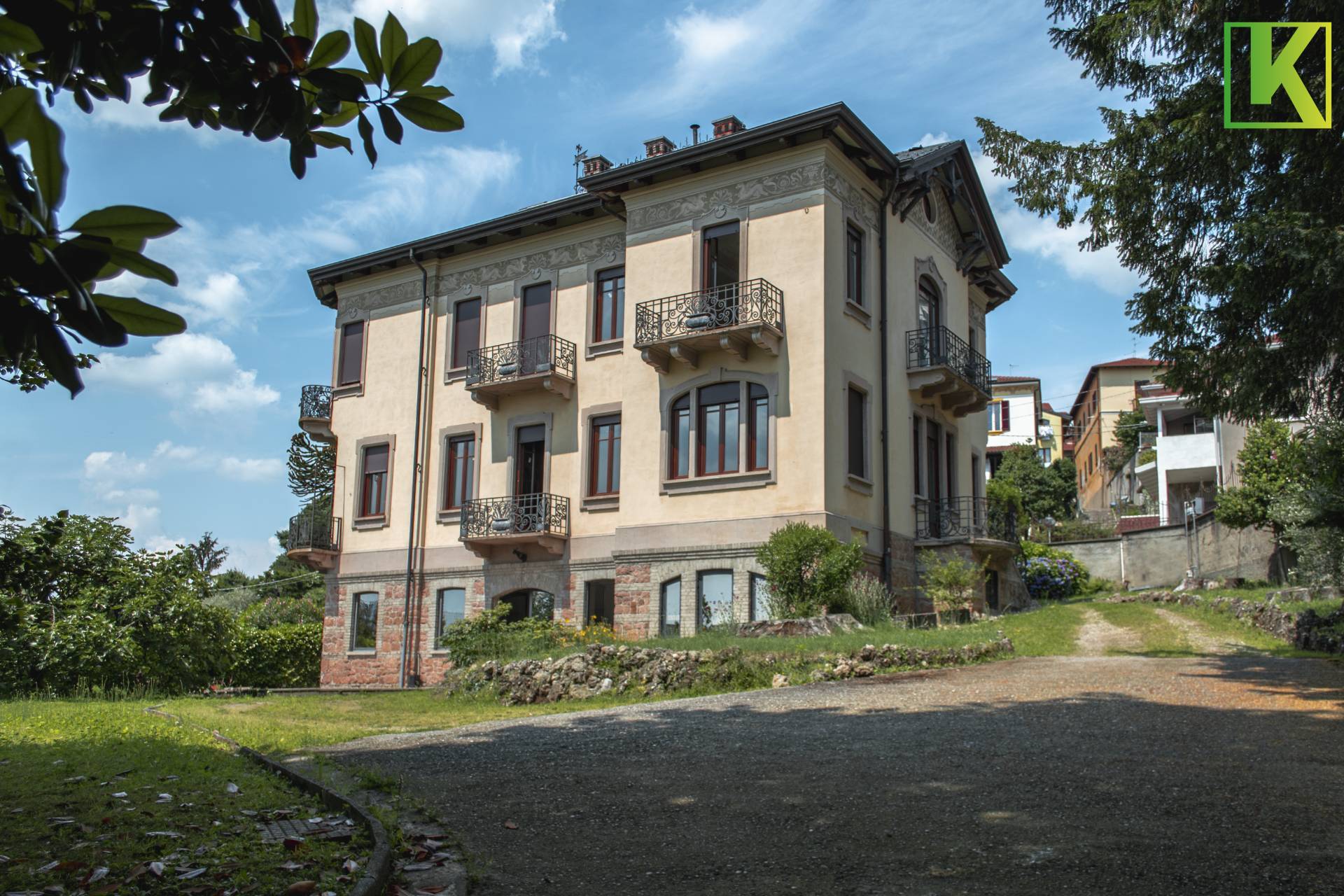 Villa con terrazzo a Solbiate Arno