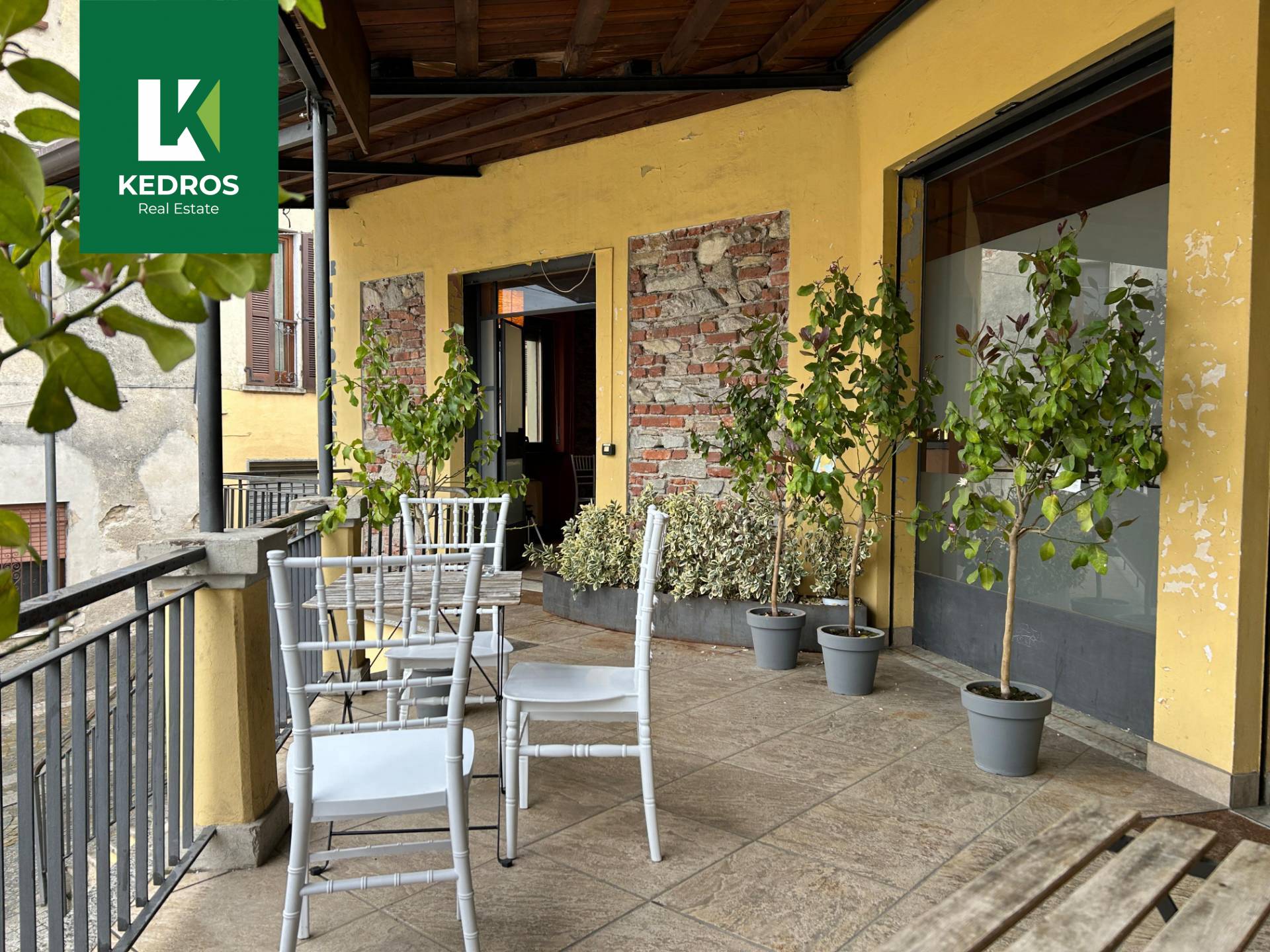 Locale commerciale in vendita a Casale Litta