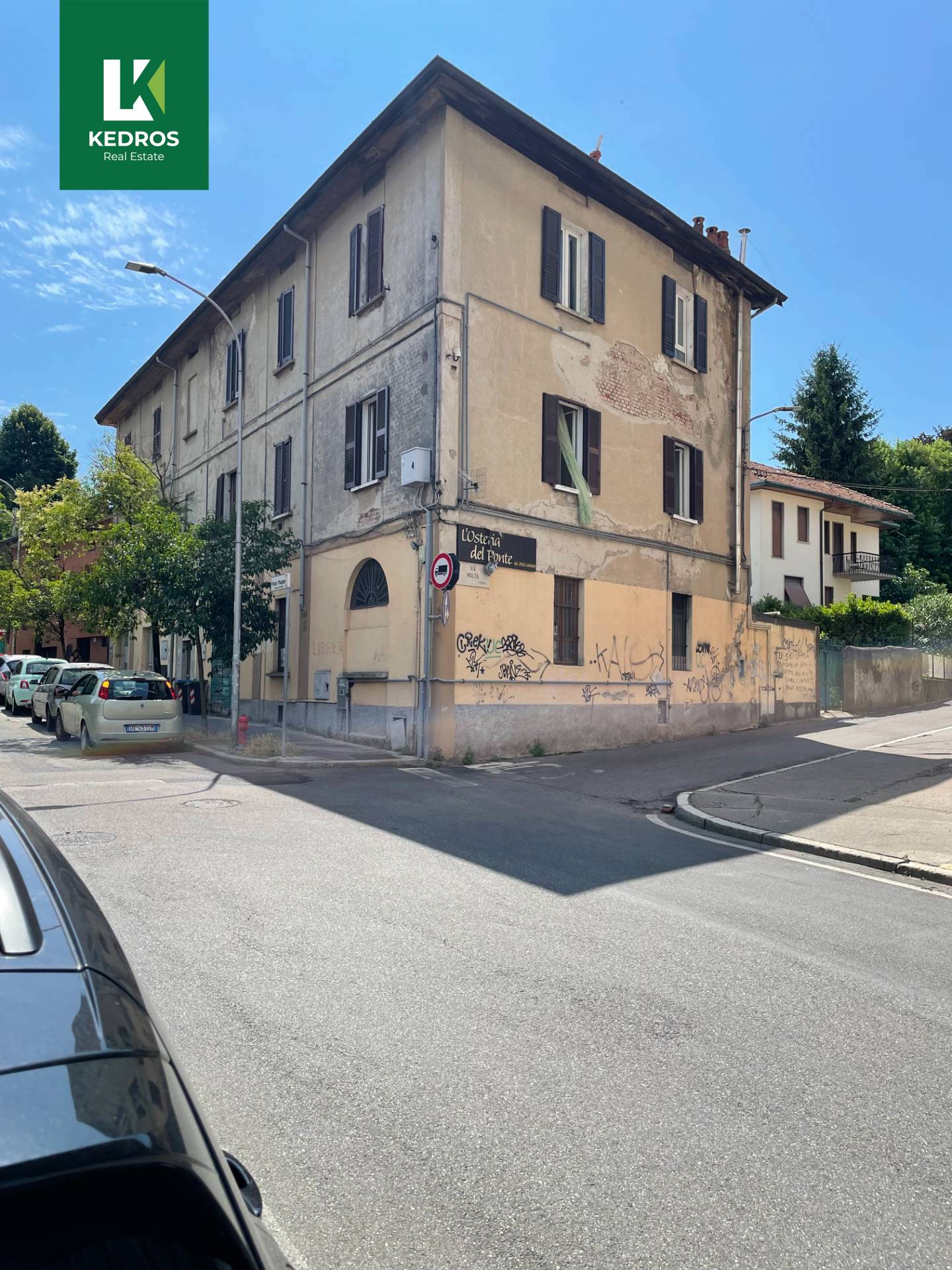 Locale commerciale in vendita a Varese, Giubiano