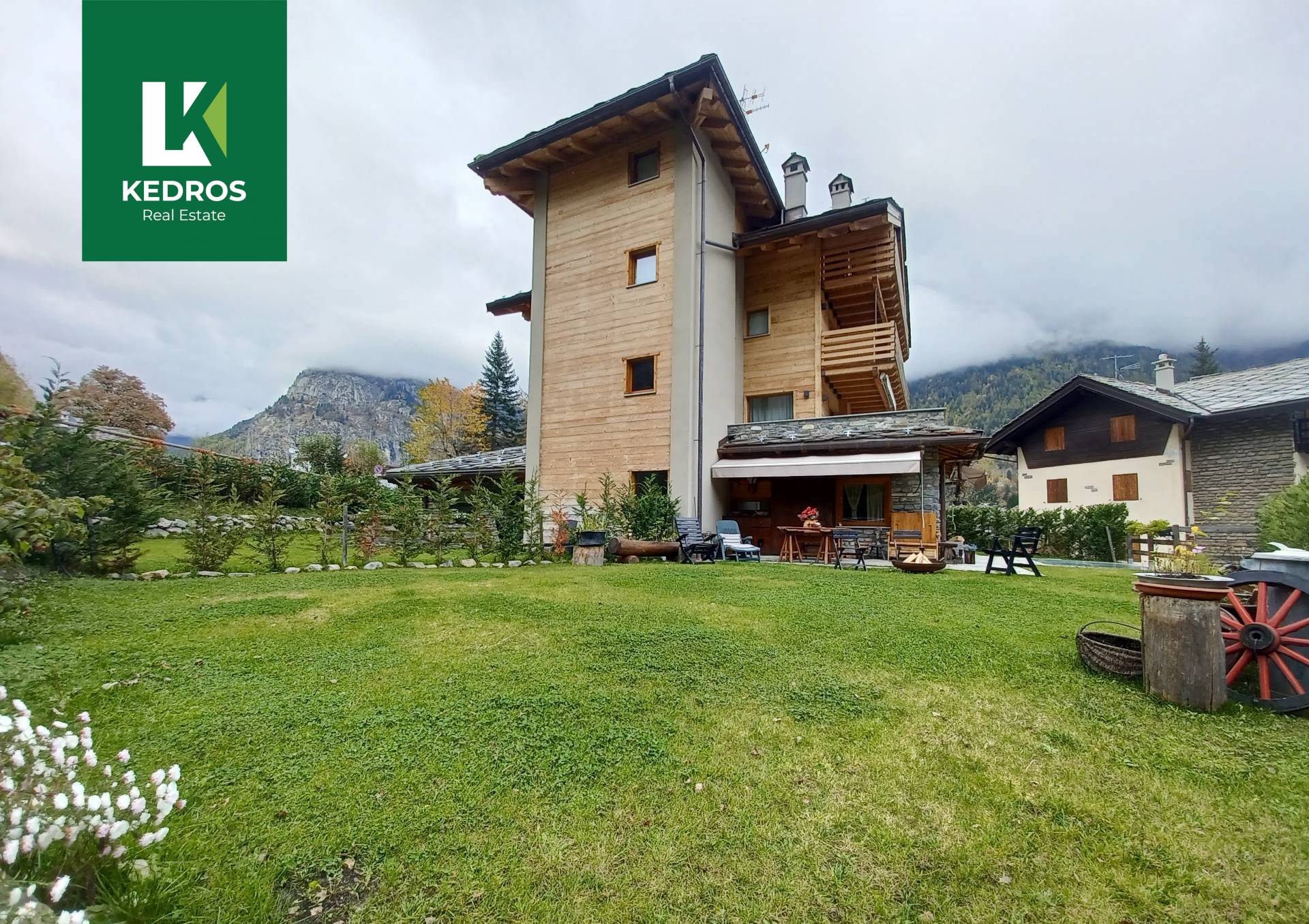 Appartamento Quadrilocale in vendita a Courmayeur, Dolonne (Dolnna)