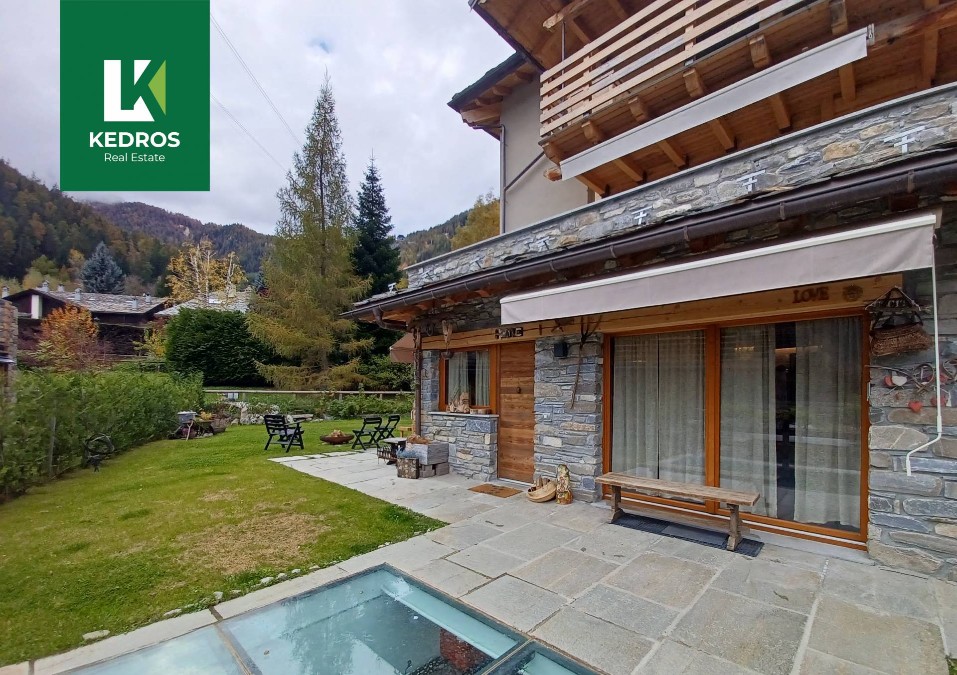 Appartamento Quadrilocale in vendita a Courmayeur, Dolonne (Dolnna)