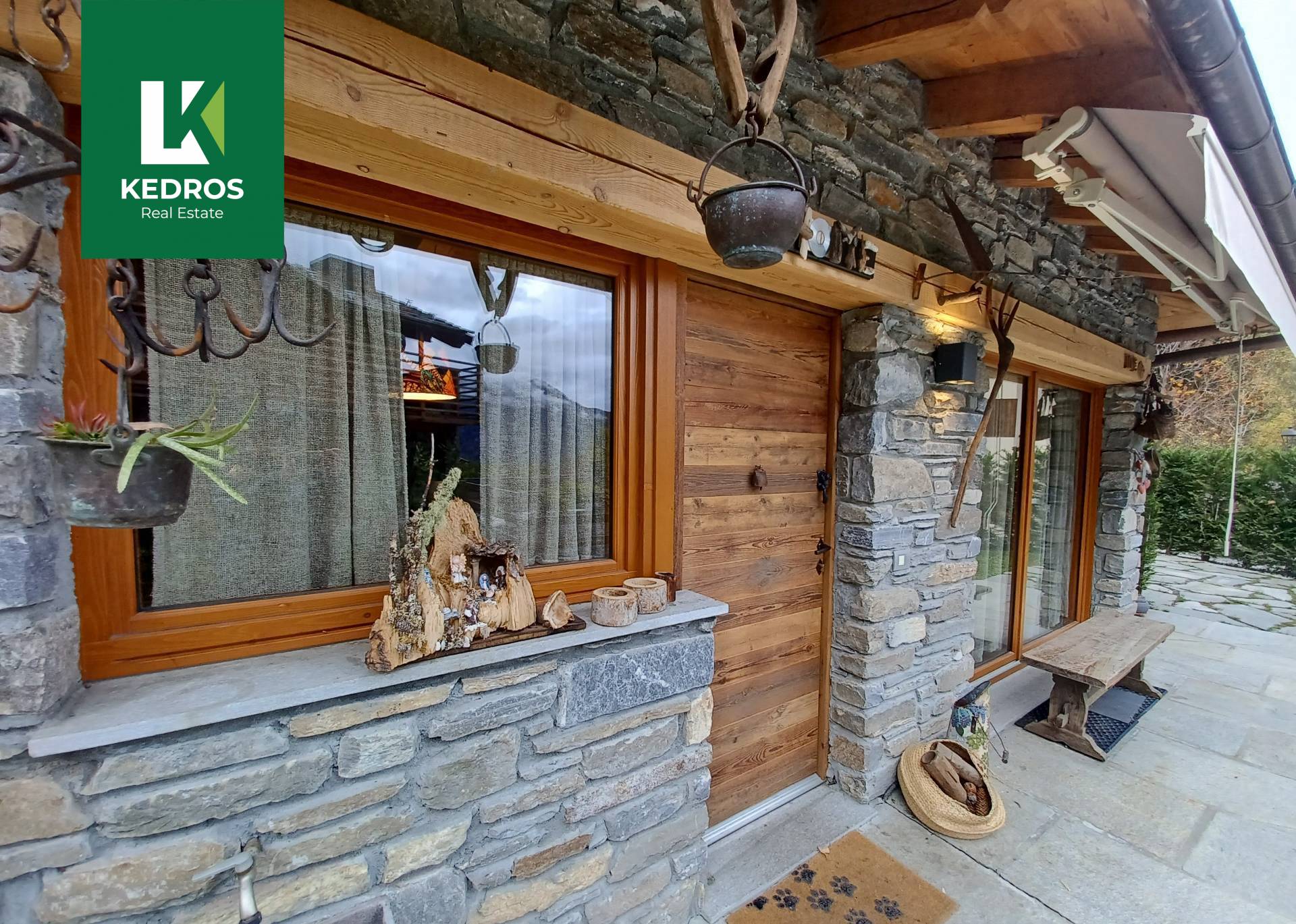 Appartamento Quadrilocale in vendita a Courmayeur, Dolonne (Dolnna)