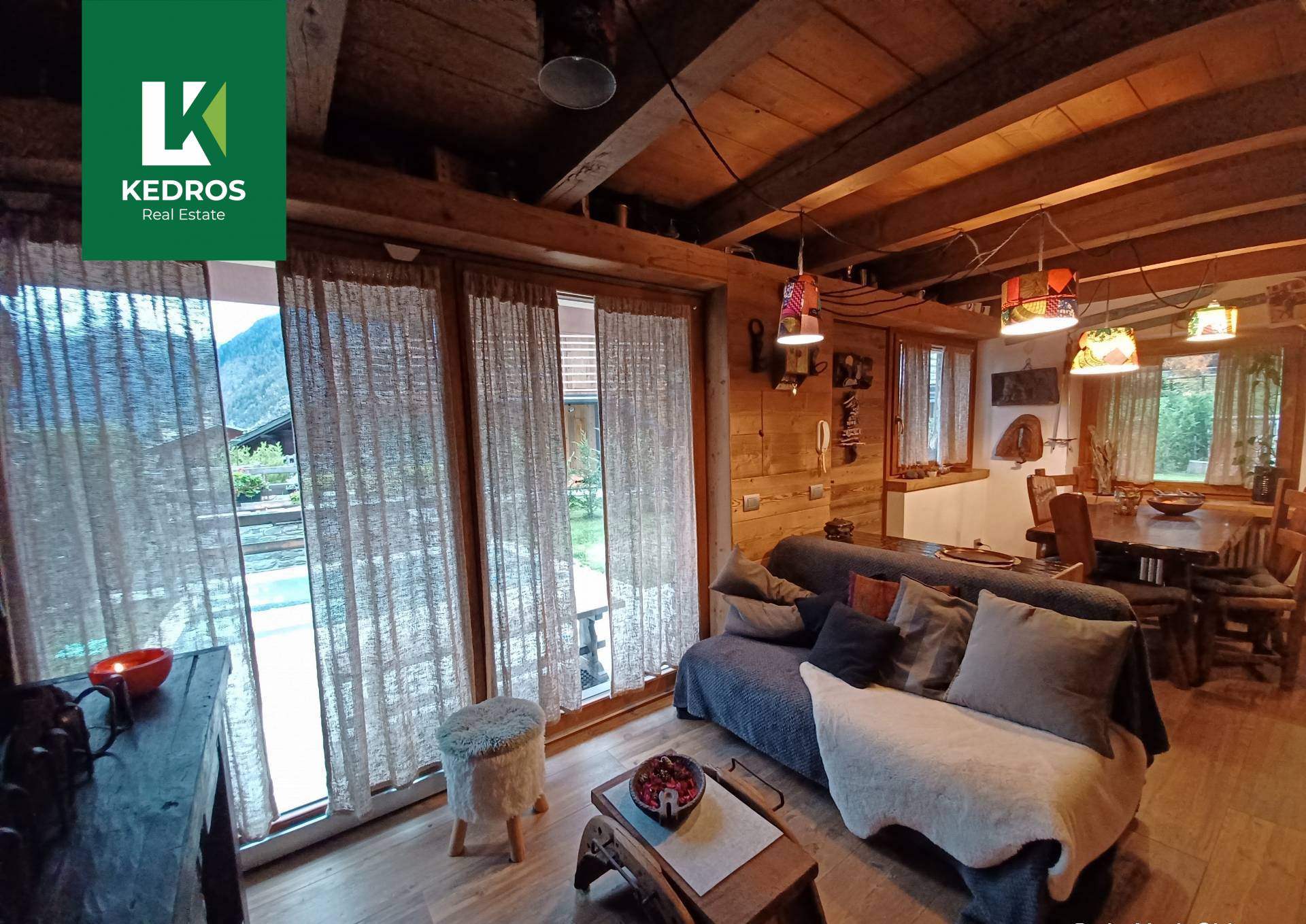 Appartamento Quadrilocale in vendita a Courmayeur, Dolonne (Dolnna)