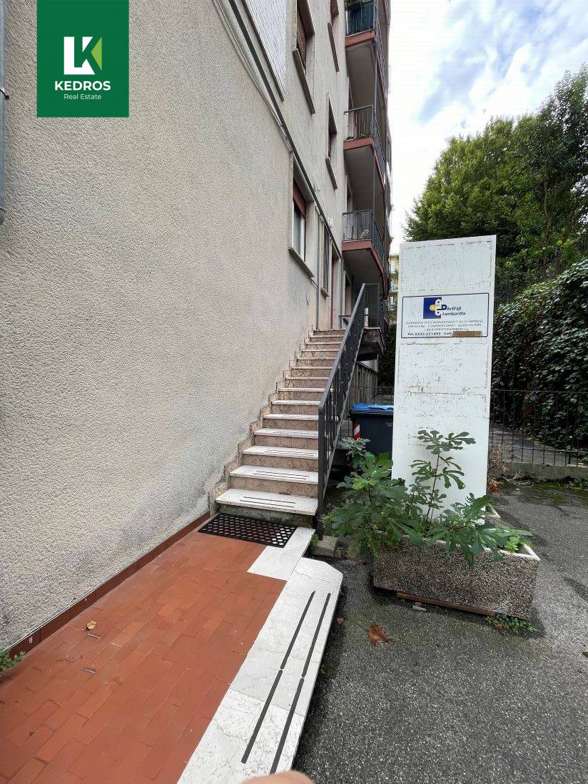 Appartamento Trilocale in vendita a Varese, Giubiano