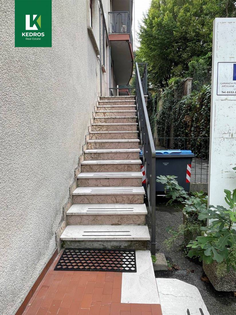 Appartamento Trilocale in vendita a Varese, Giubiano