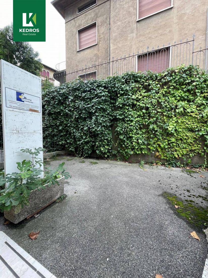 Appartamento Trilocale in vendita a Varese, Giubiano