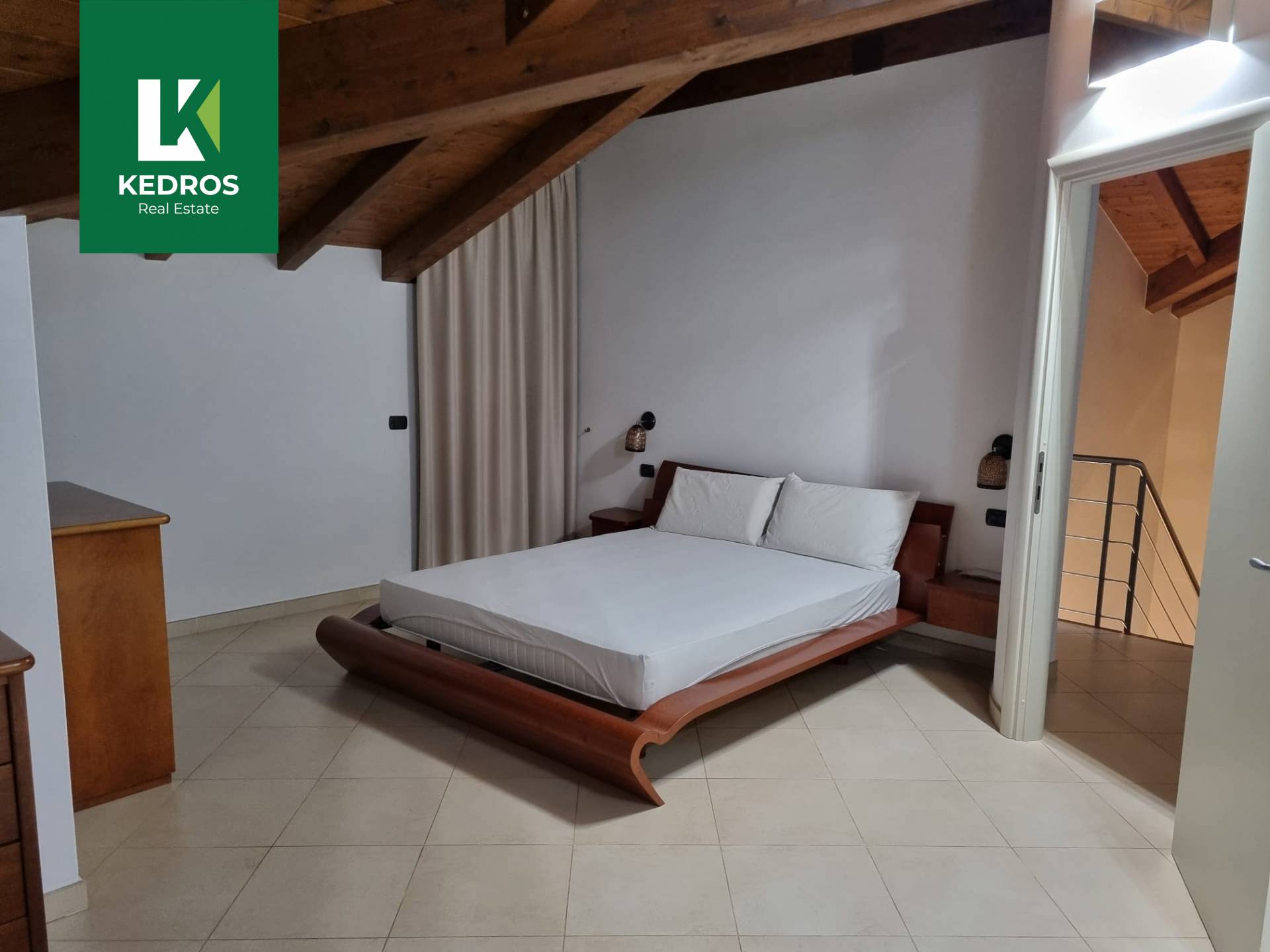 Appartamento Quadrilocale in affitto a Varese, Calcinate del Pesce