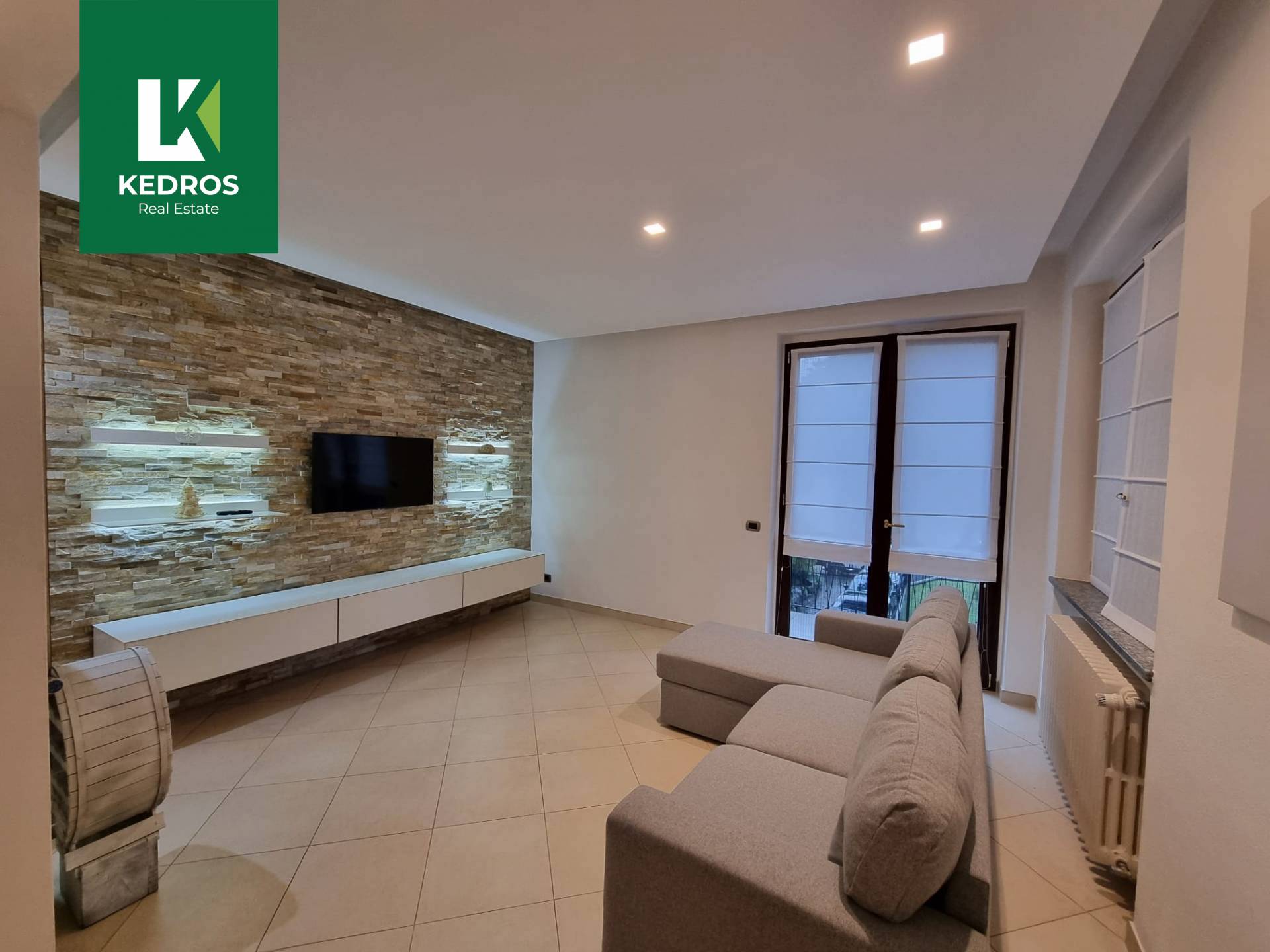 Appartamento Quadrilocale in affitto a Varese, Calcinate del Pesce