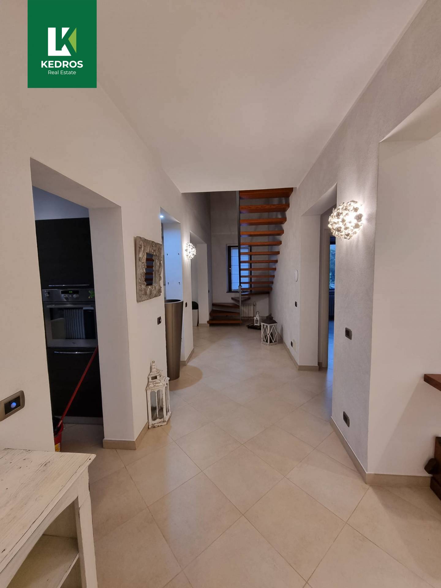 Appartamento Quadrilocale in affitto a Varese, Calcinate del Pesce