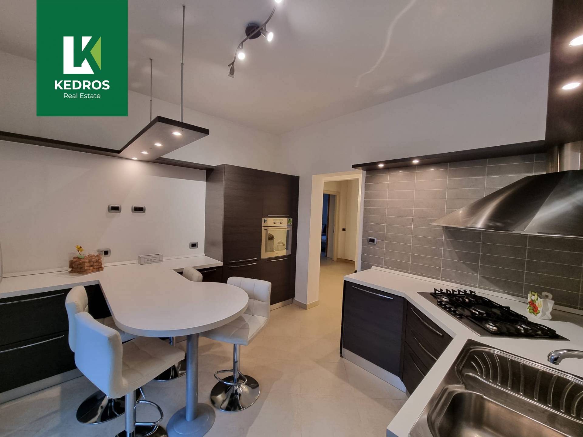 Appartamento Quadrilocale in affitto a Varese, Calcinate del Pesce