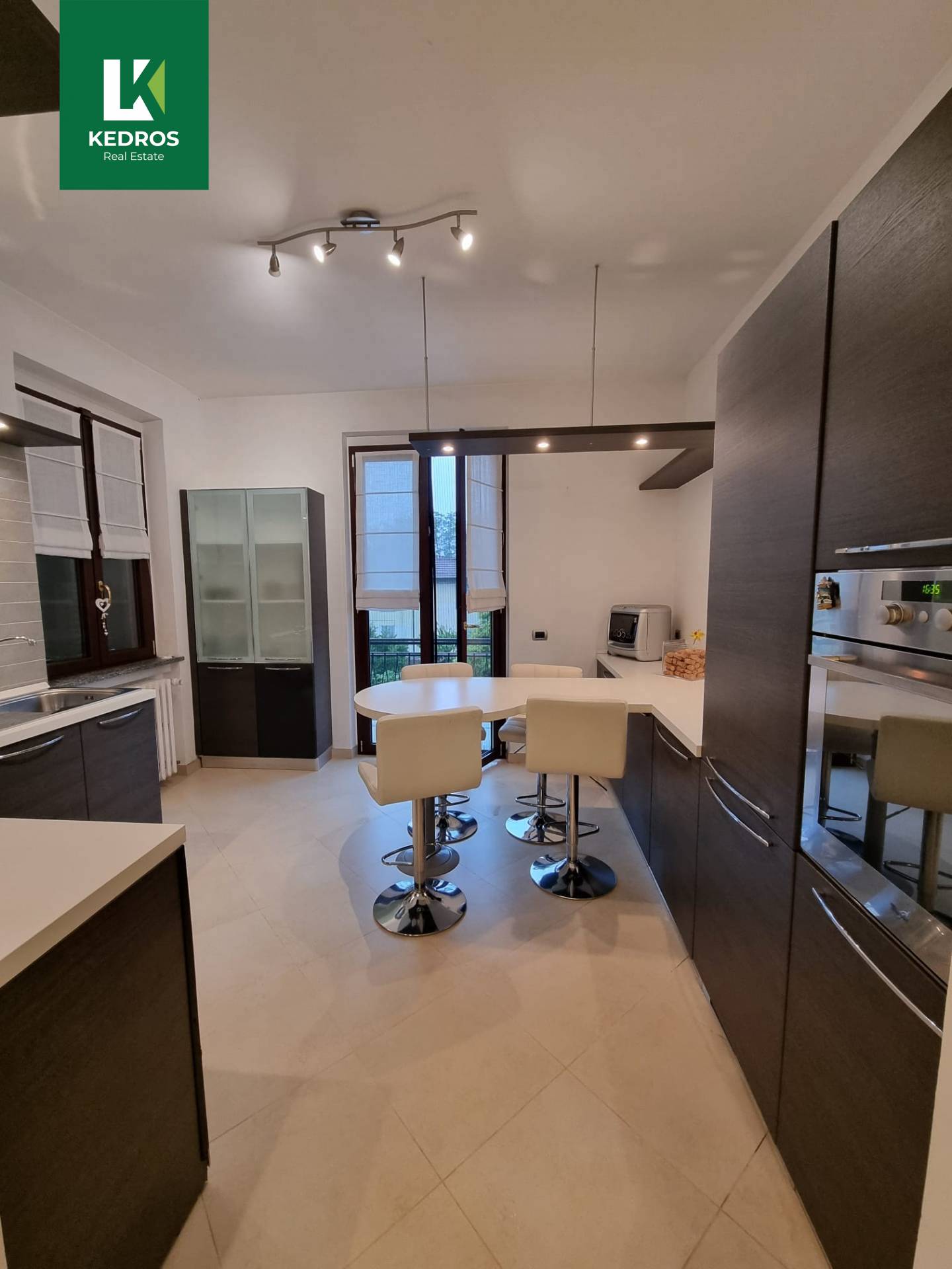 Appartamento Quadrilocale in affitto a Varese, Calcinate del Pesce