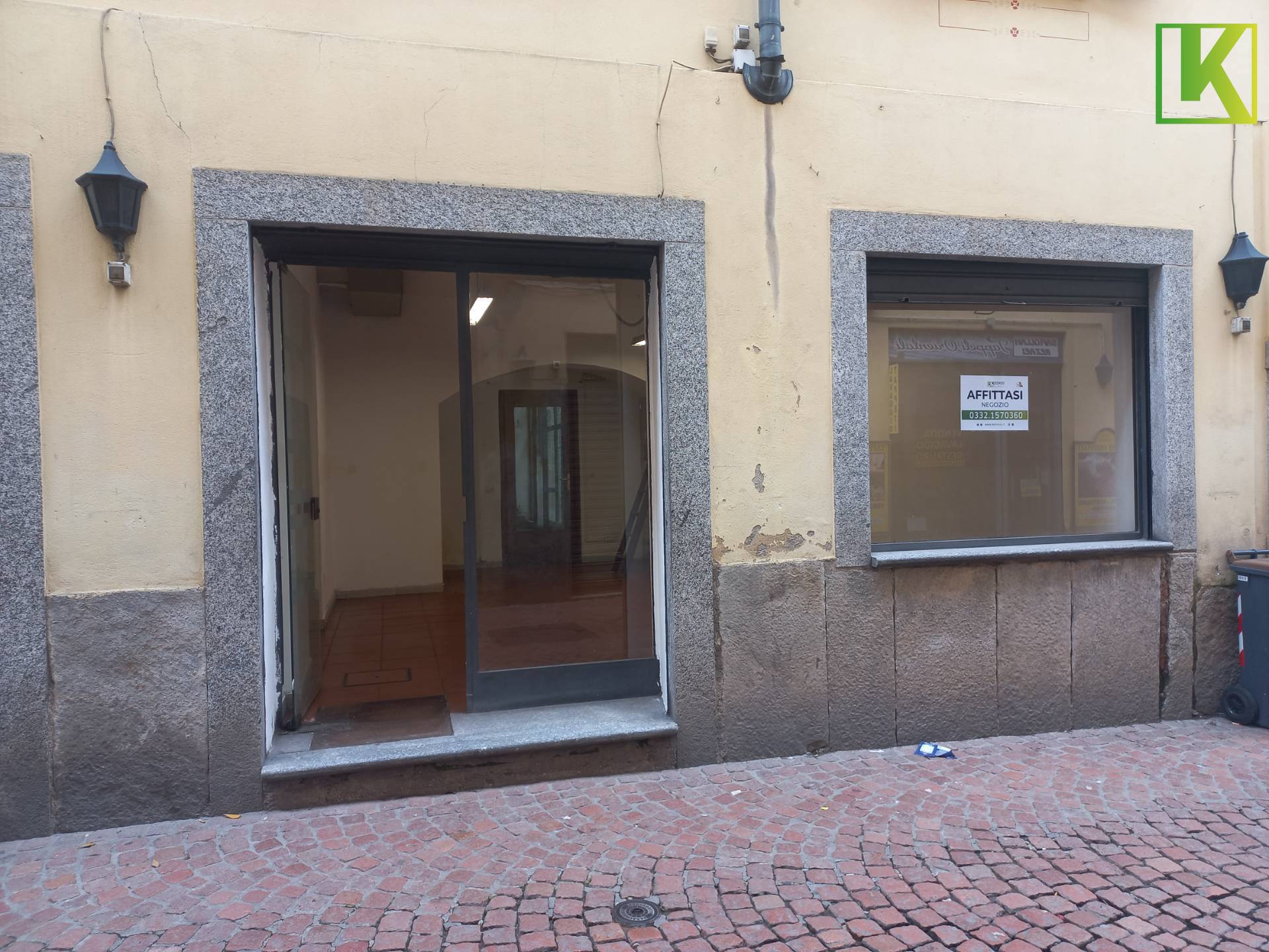 Locale commerciale in affitto a Varese, Belforte