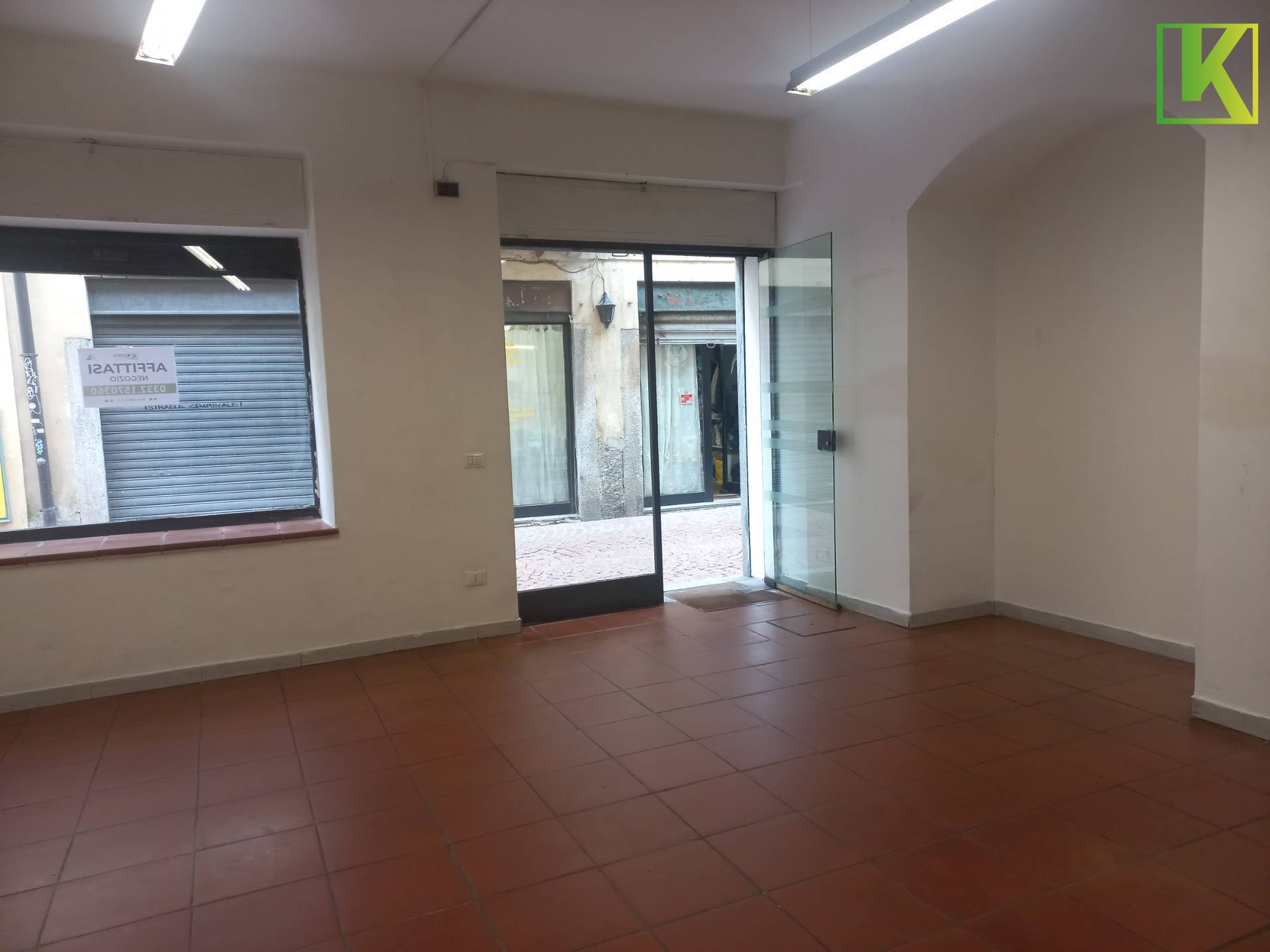 Locale commerciale in affitto a Varese, Belforte