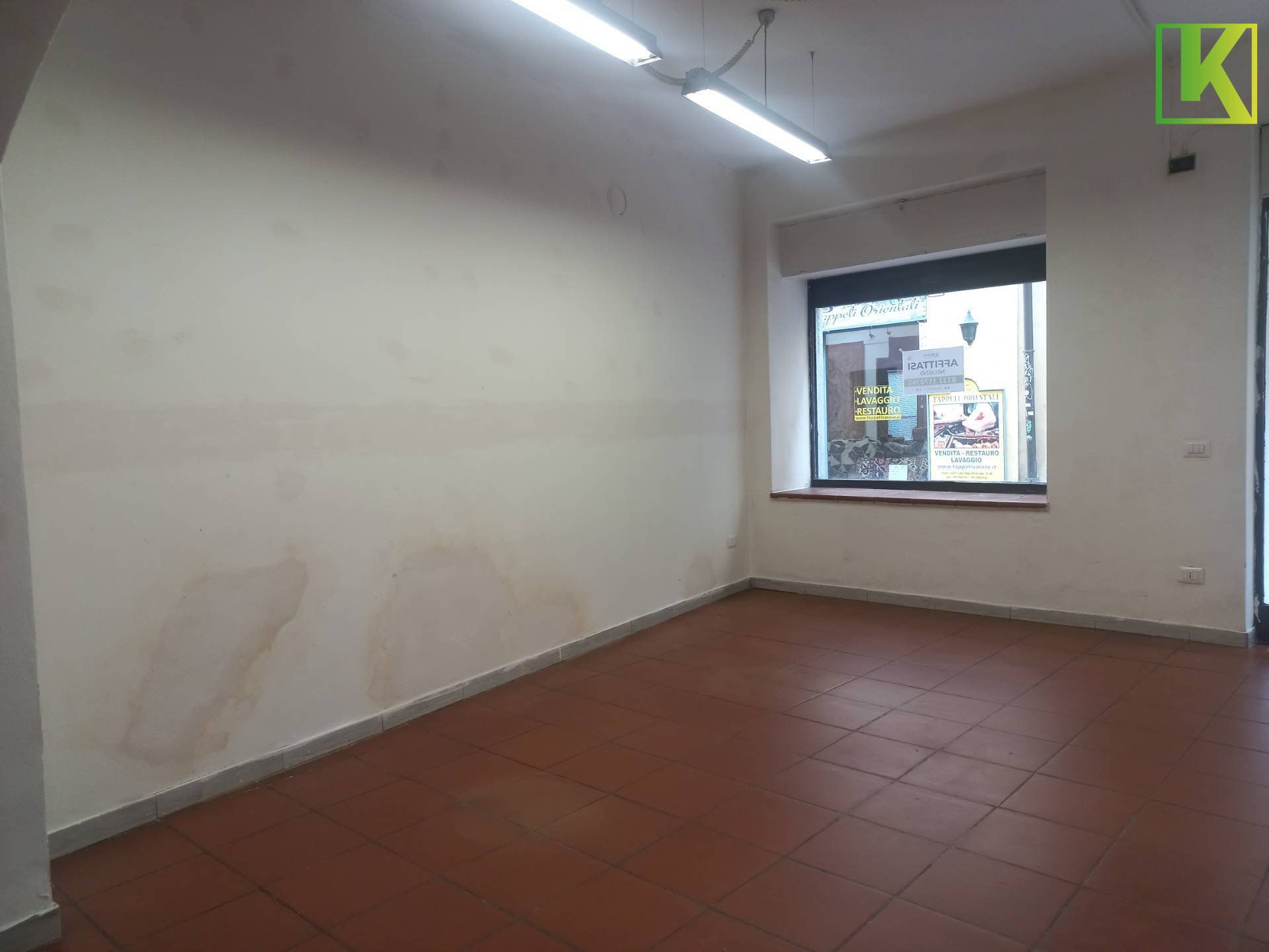 Locale commerciale in affitto a Varese, Belforte