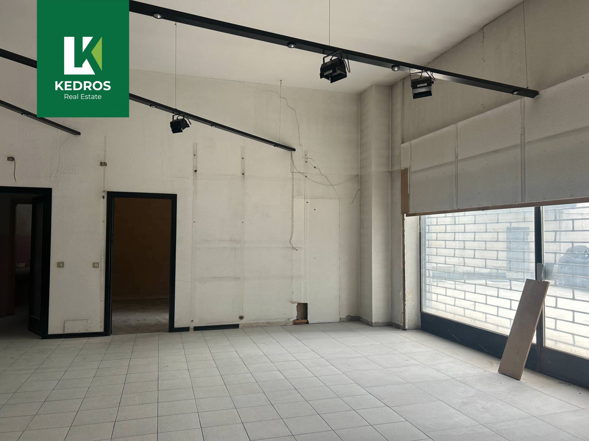 Locale commerciale in vendita a Busto Arsizio