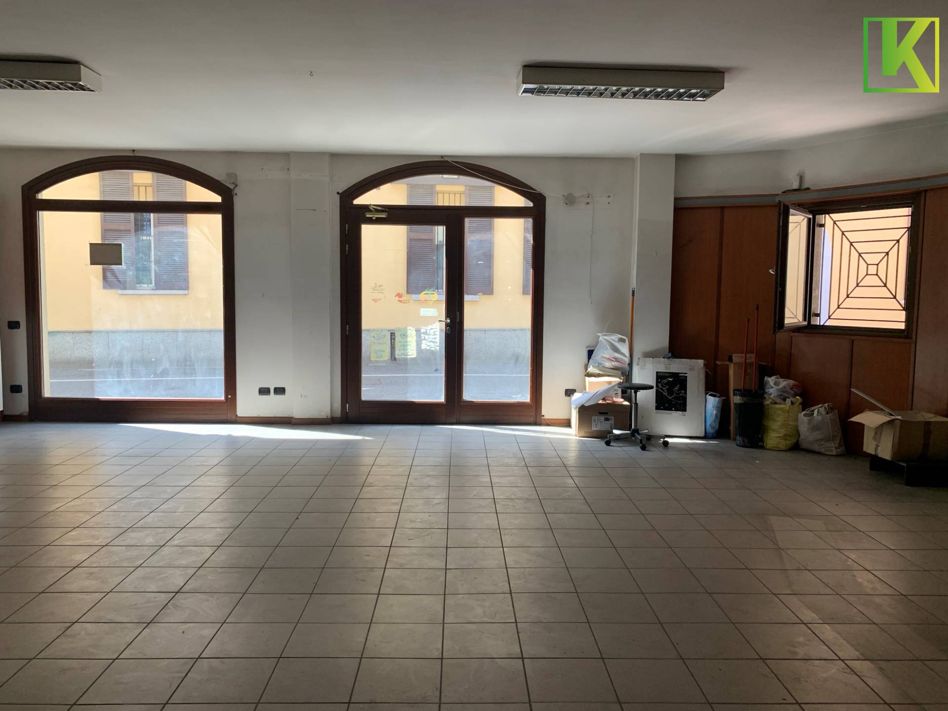 Locale commerciale in affitto a Saronno