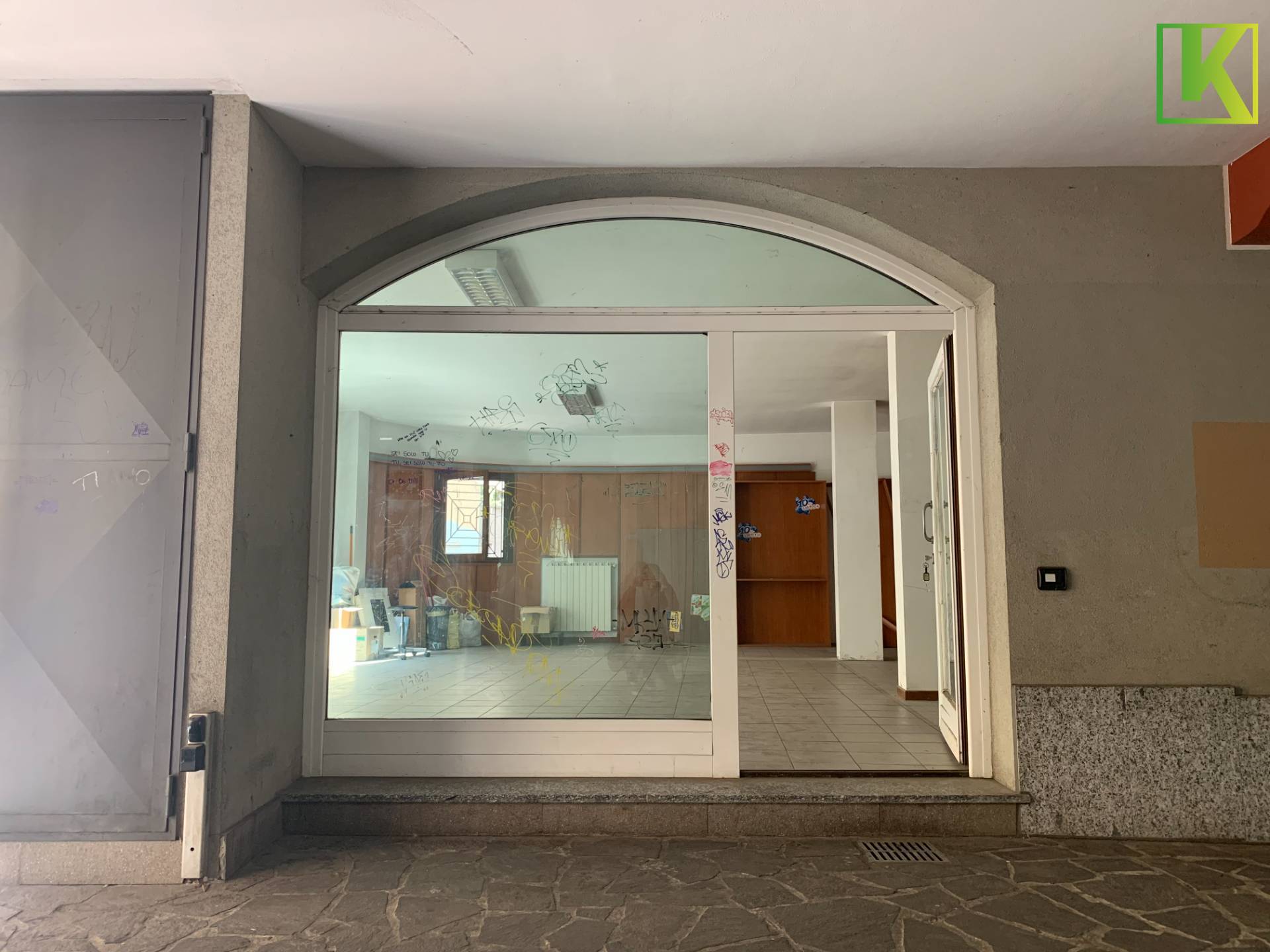 Locale commerciale in affitto a Saronno