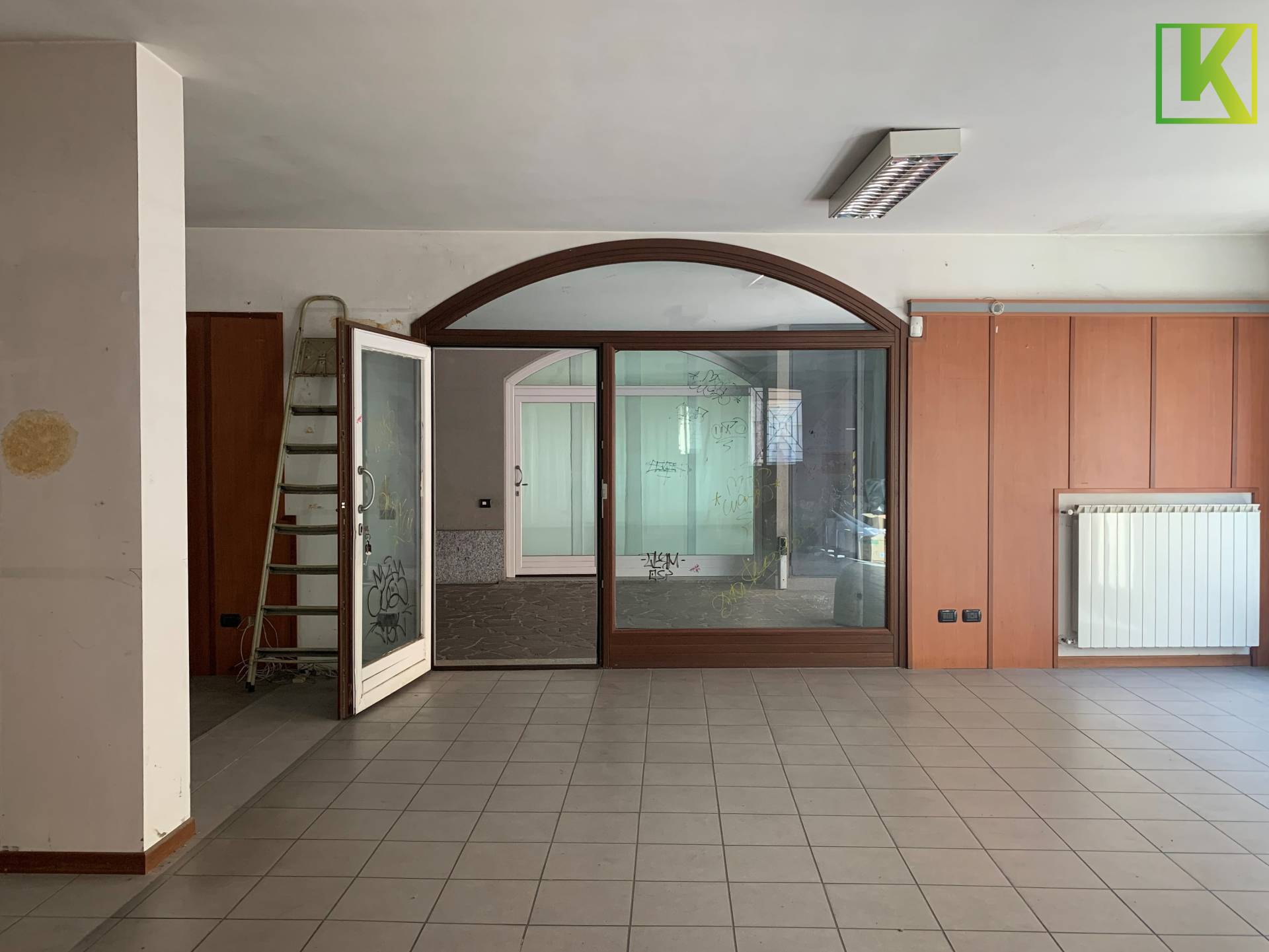 Locale commerciale in affitto a Saronno