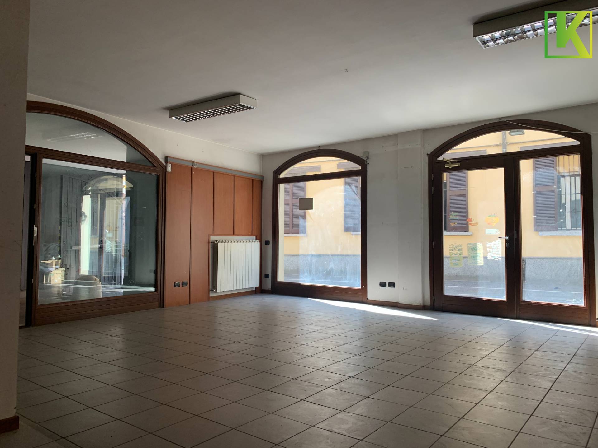 Locale commerciale in affitto a Saronno