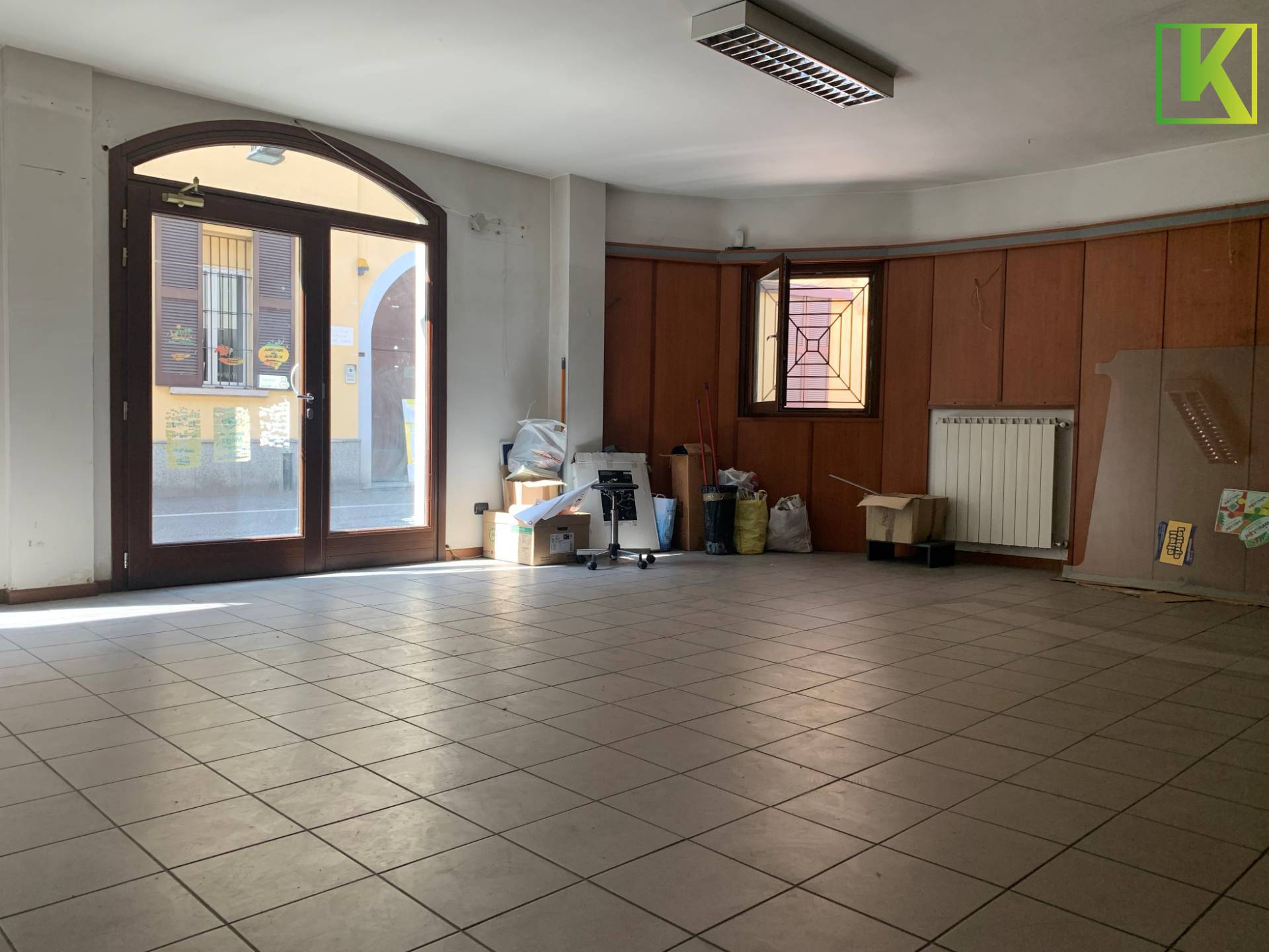 Locale commerciale in affitto a Saronno