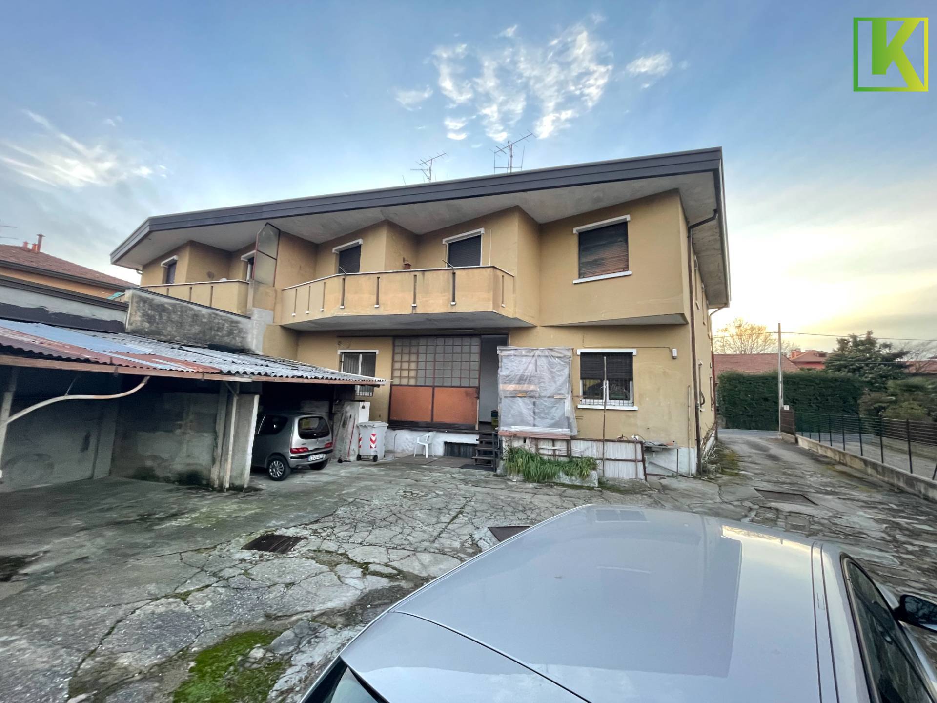 Locale commerciale in vendita a Varese, Bizzozzero