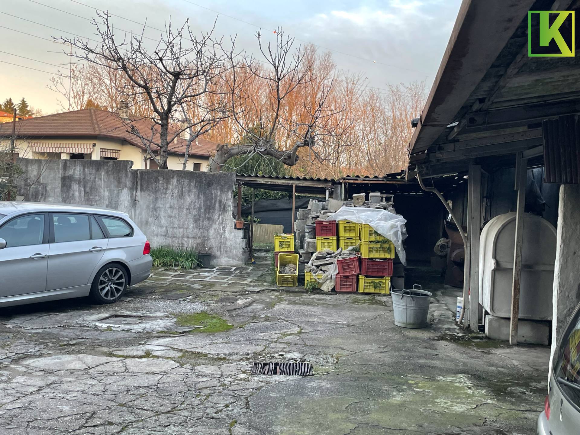 Locale commerciale in vendita a Varese, Bizzozzero