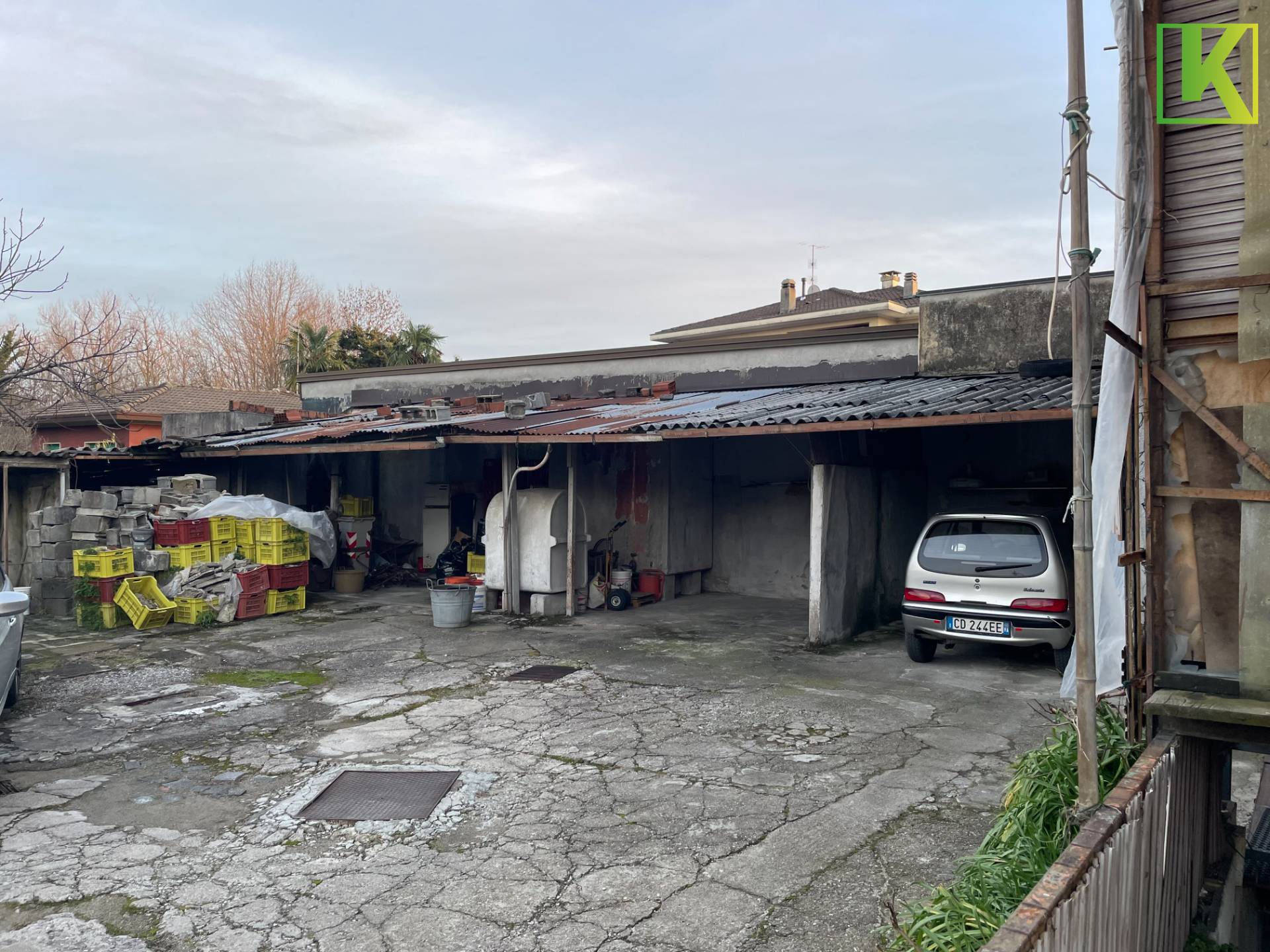 Locale commerciale in vendita a Varese, Bizzozzero