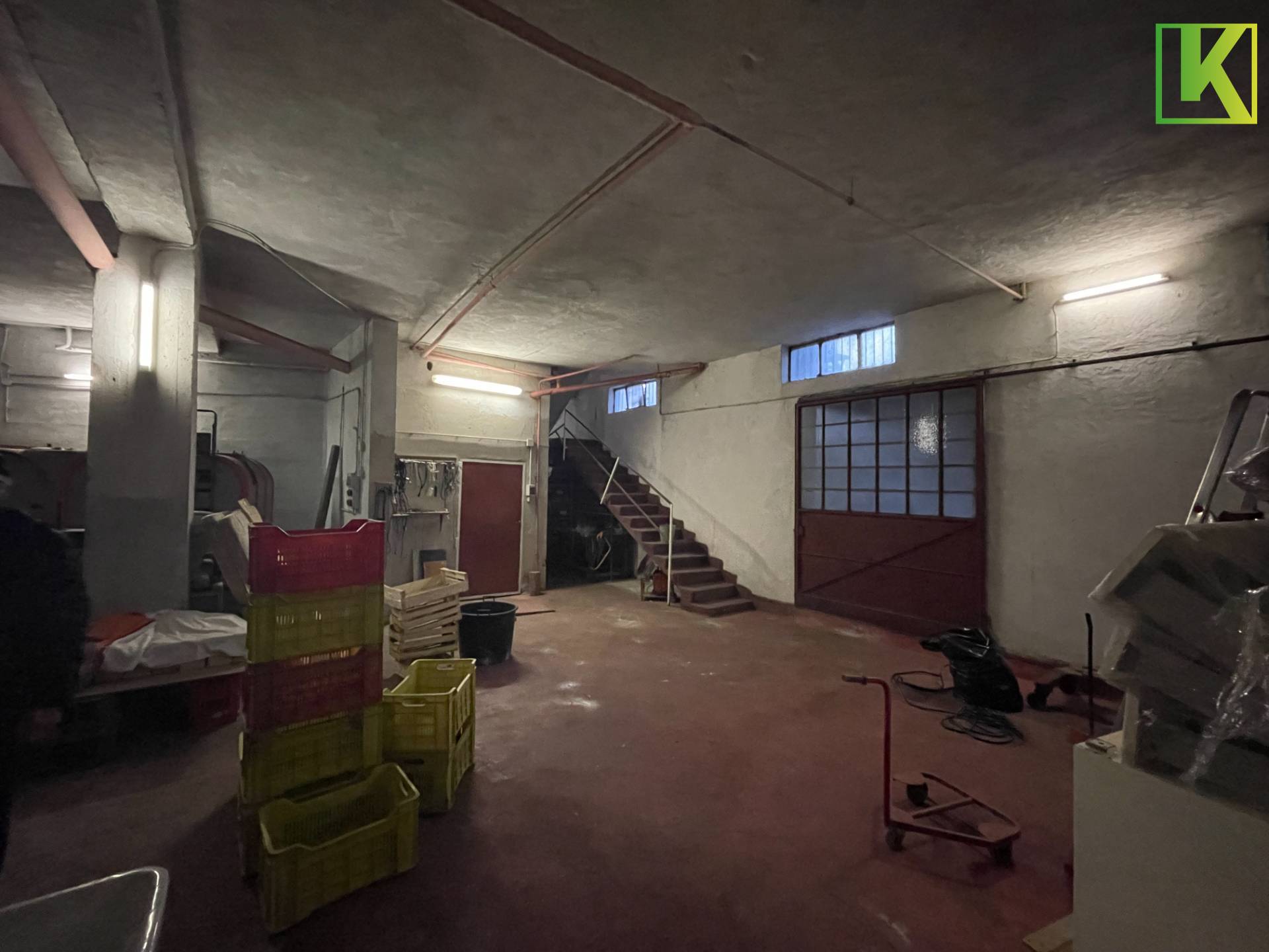 Locale commerciale in vendita a Varese, Bizzozzero