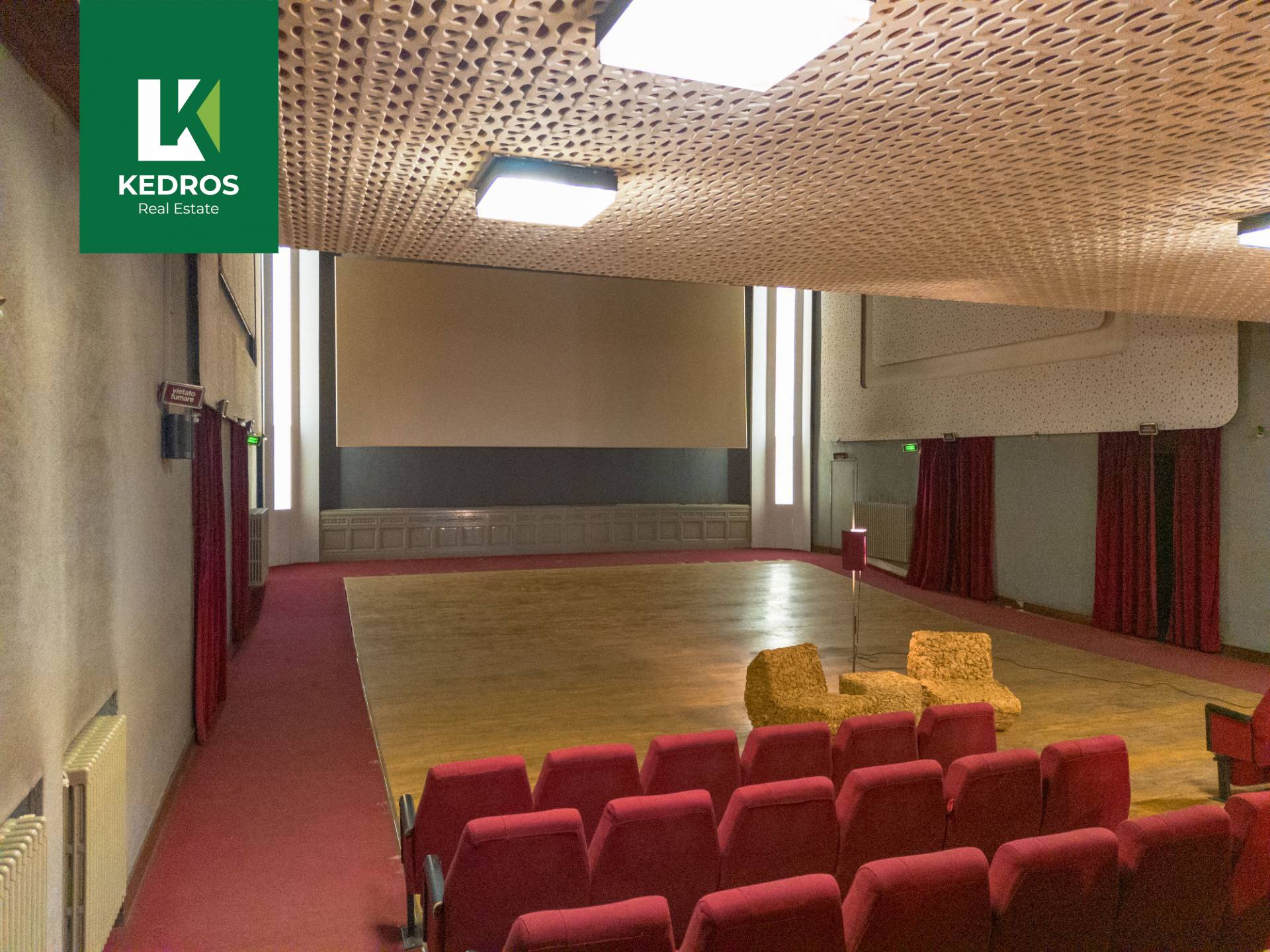 Locale commerciale in vendita a Varese, Centro