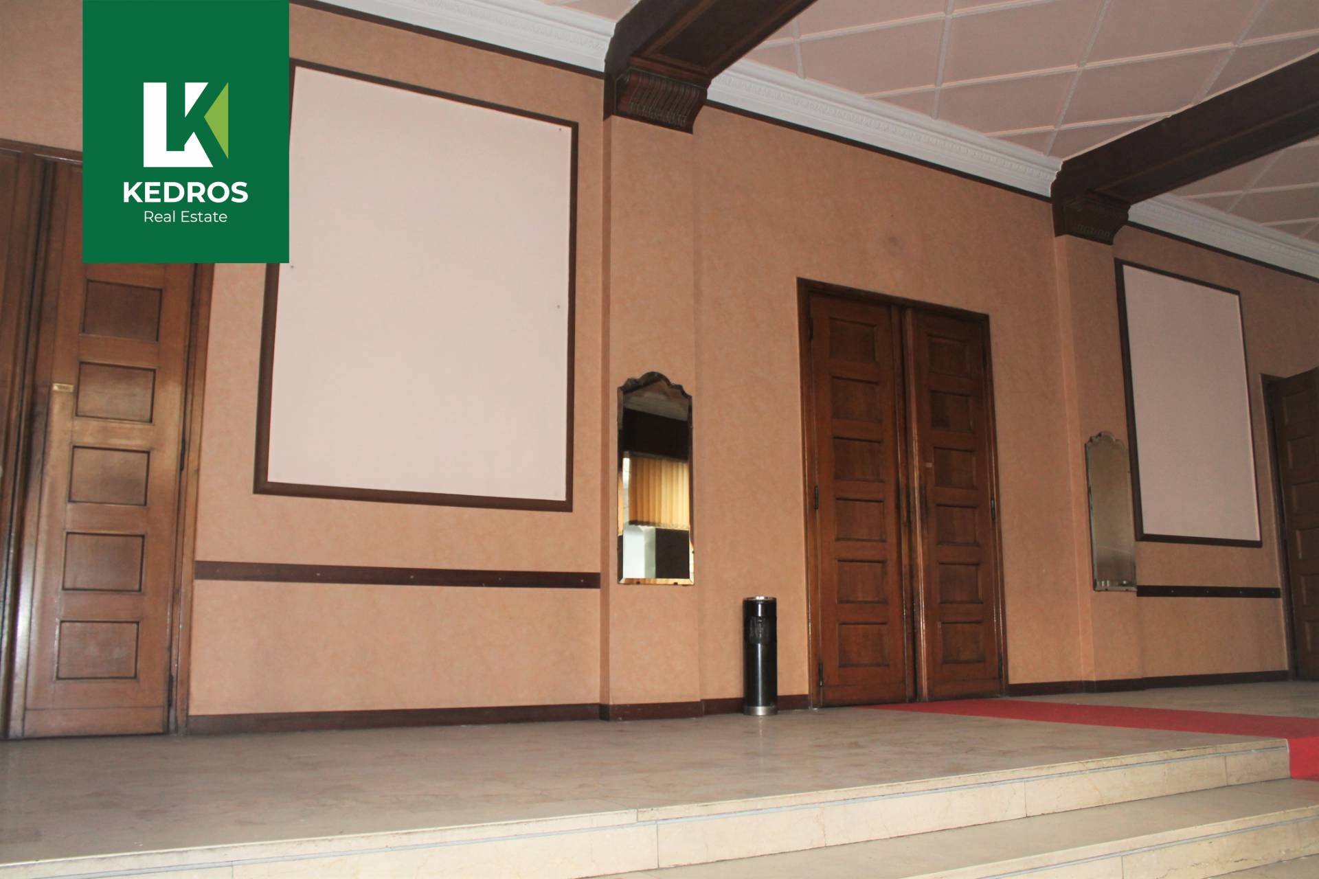 Locale commerciale in vendita a Varese, Centro