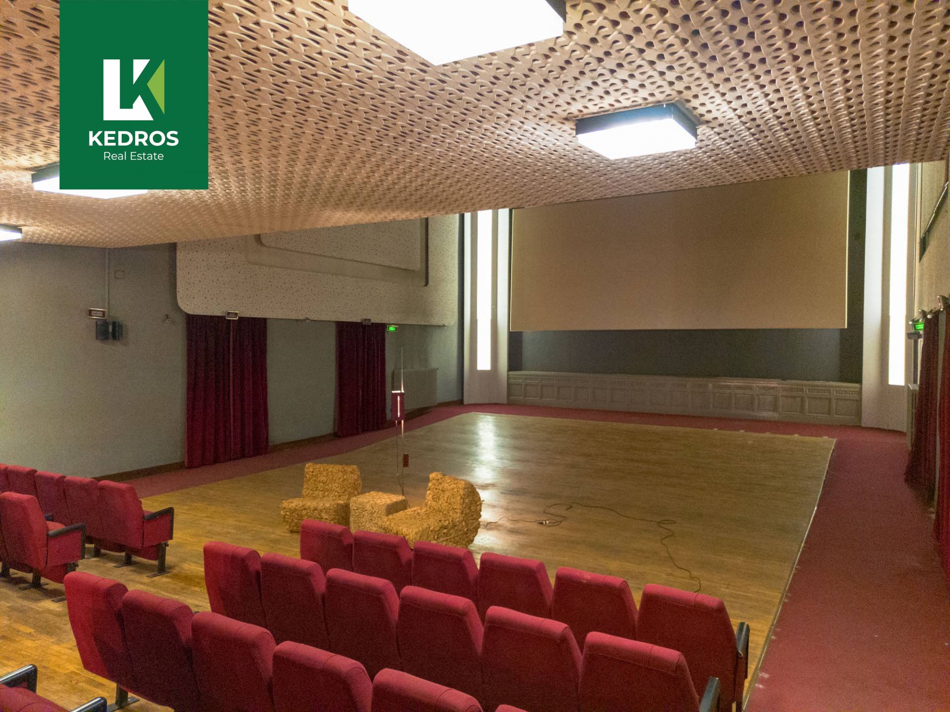 Locale commerciale in vendita a Varese, Centro