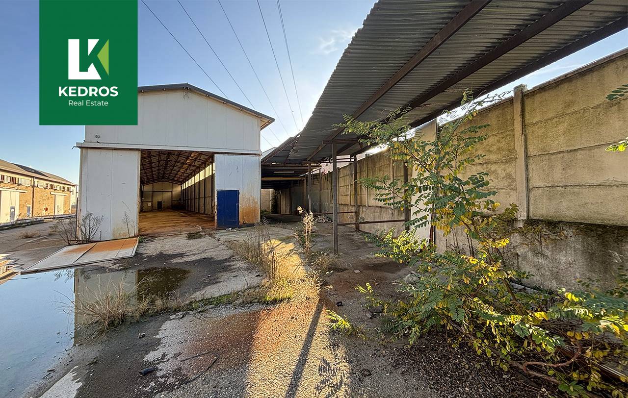 Capannone Industriale in vendita a Caronno Pertusella