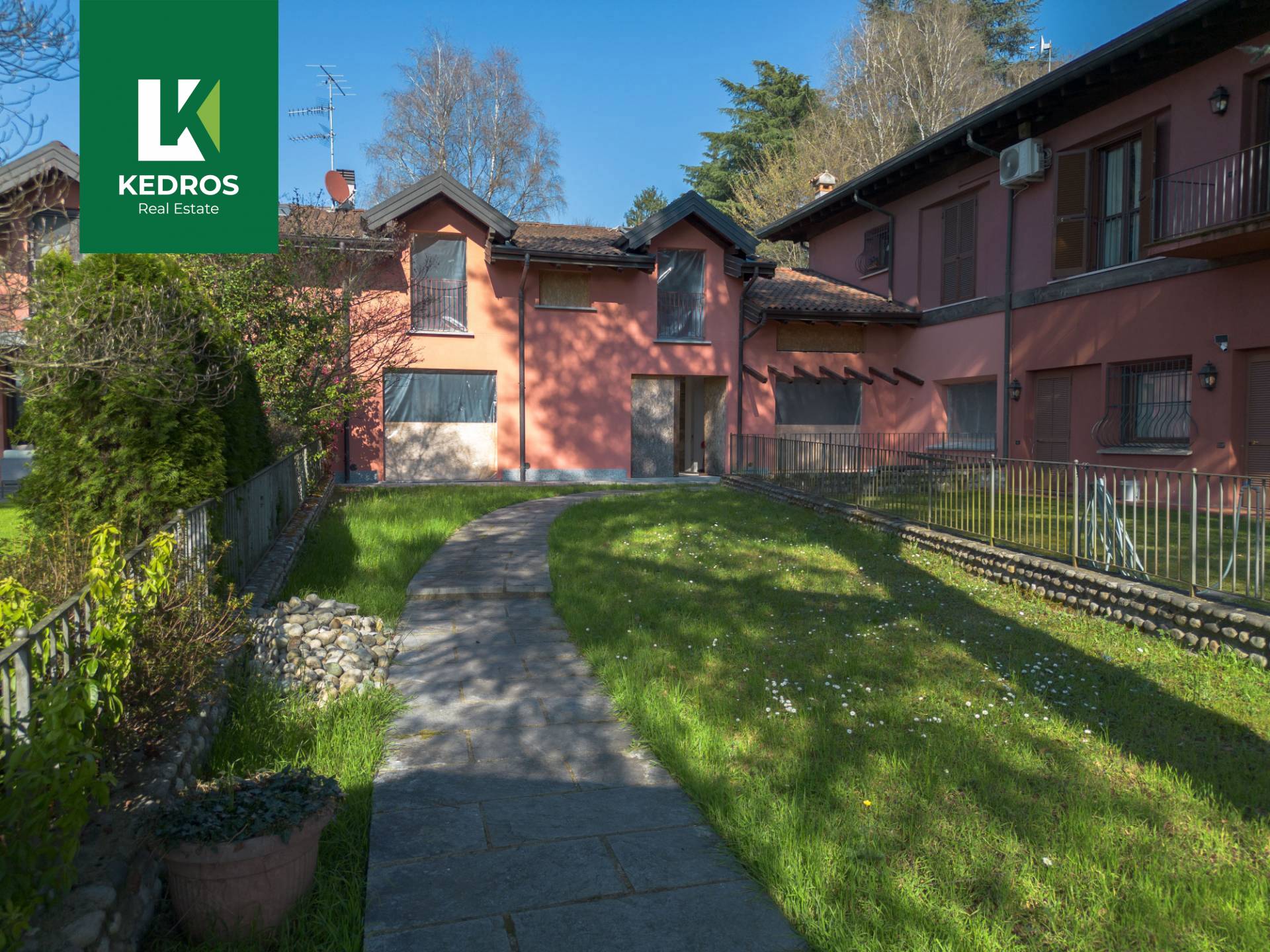 Casa semindipendente in vendita a Varese, Europa