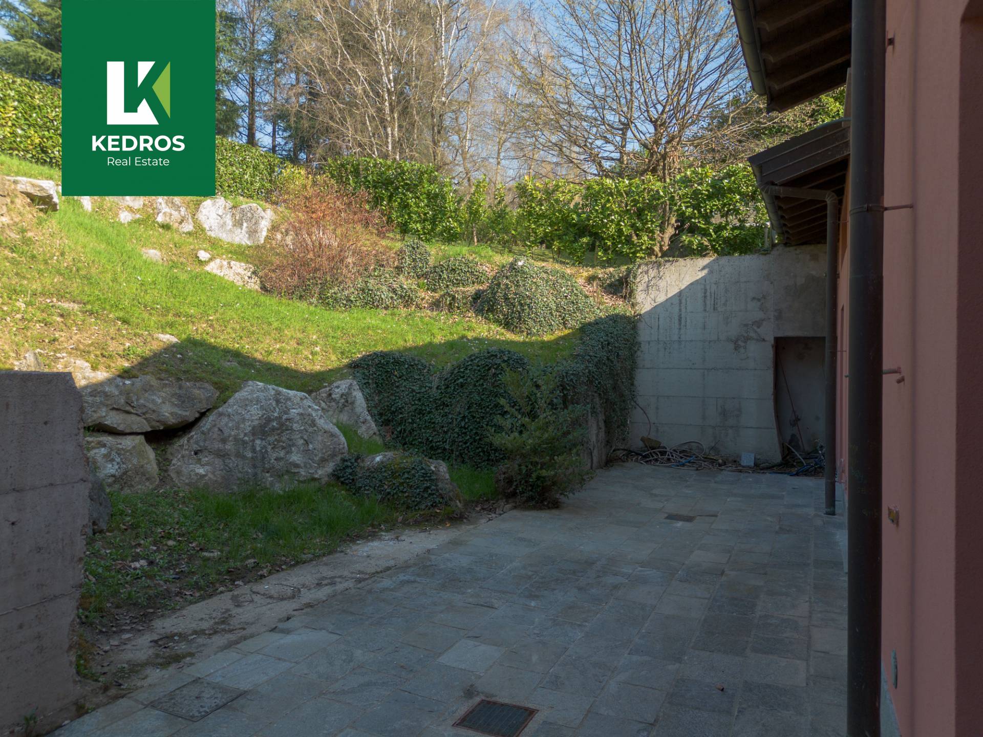 Casa semindipendente in vendita a Varese, Europa