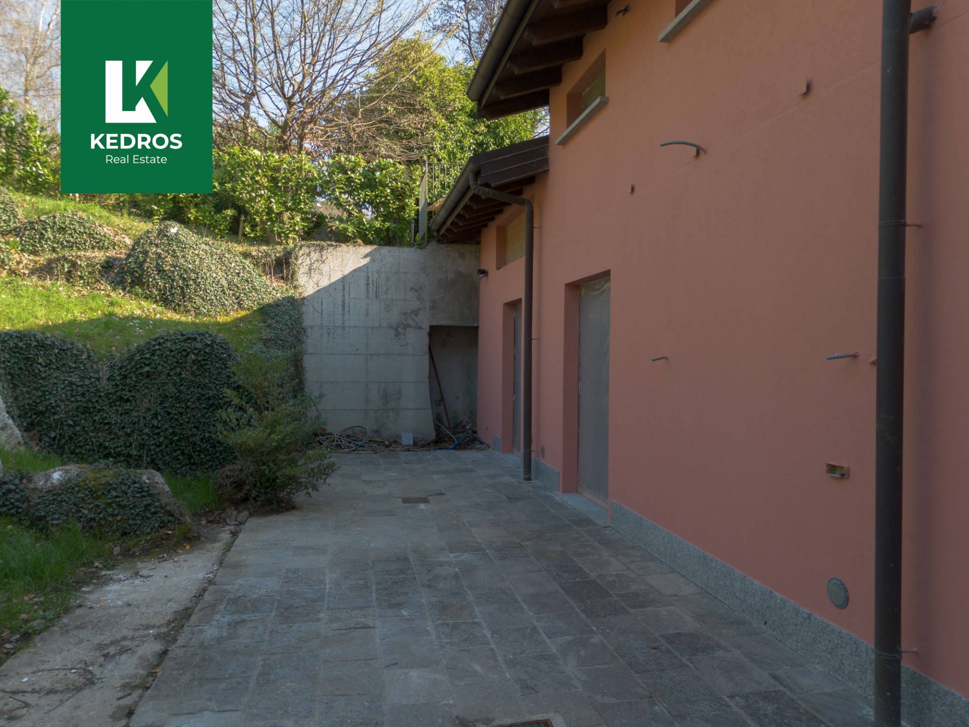 Casa semindipendente in vendita a Varese, Europa