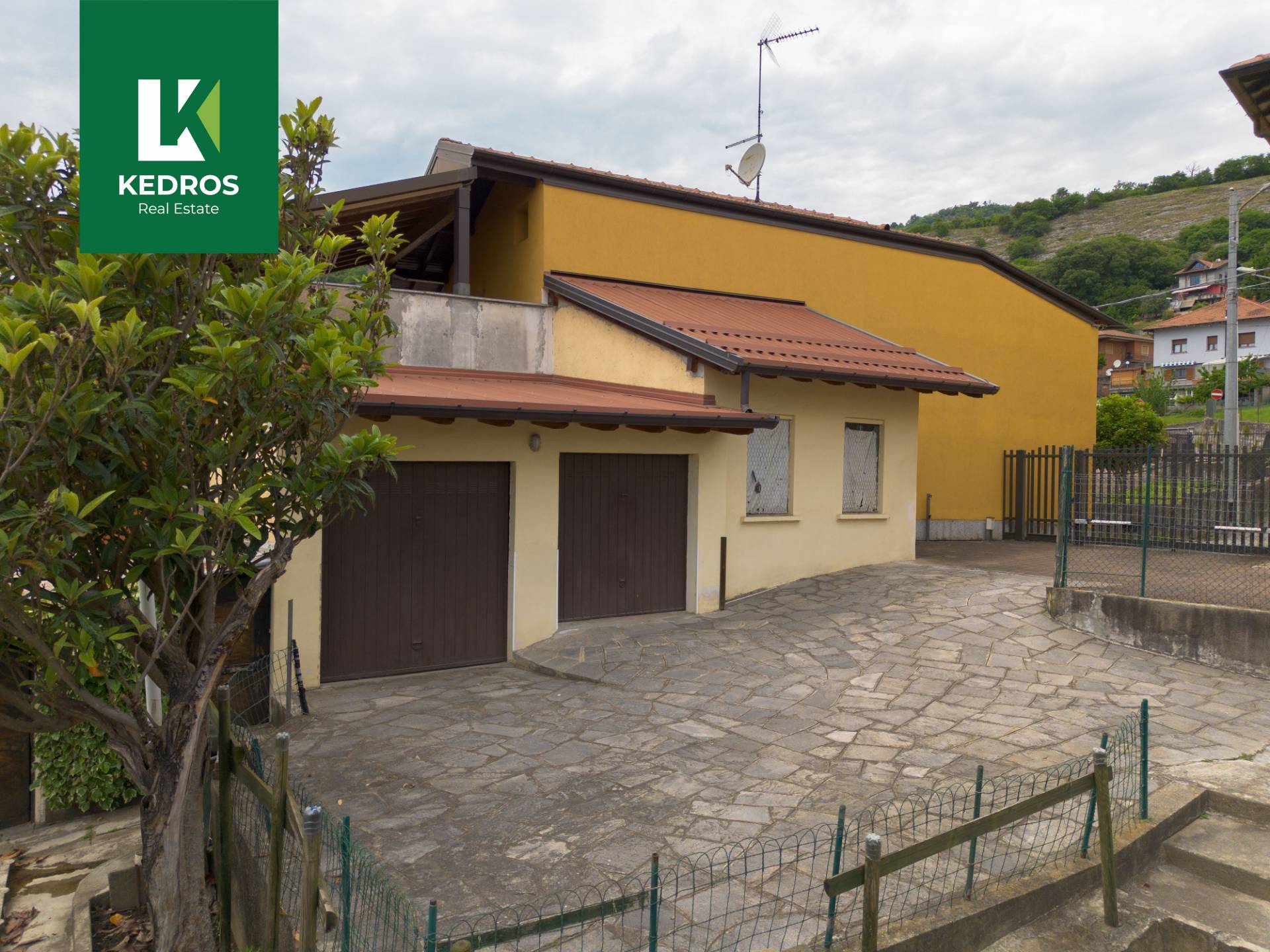 Casa semindipendente in vendita a Caravate
