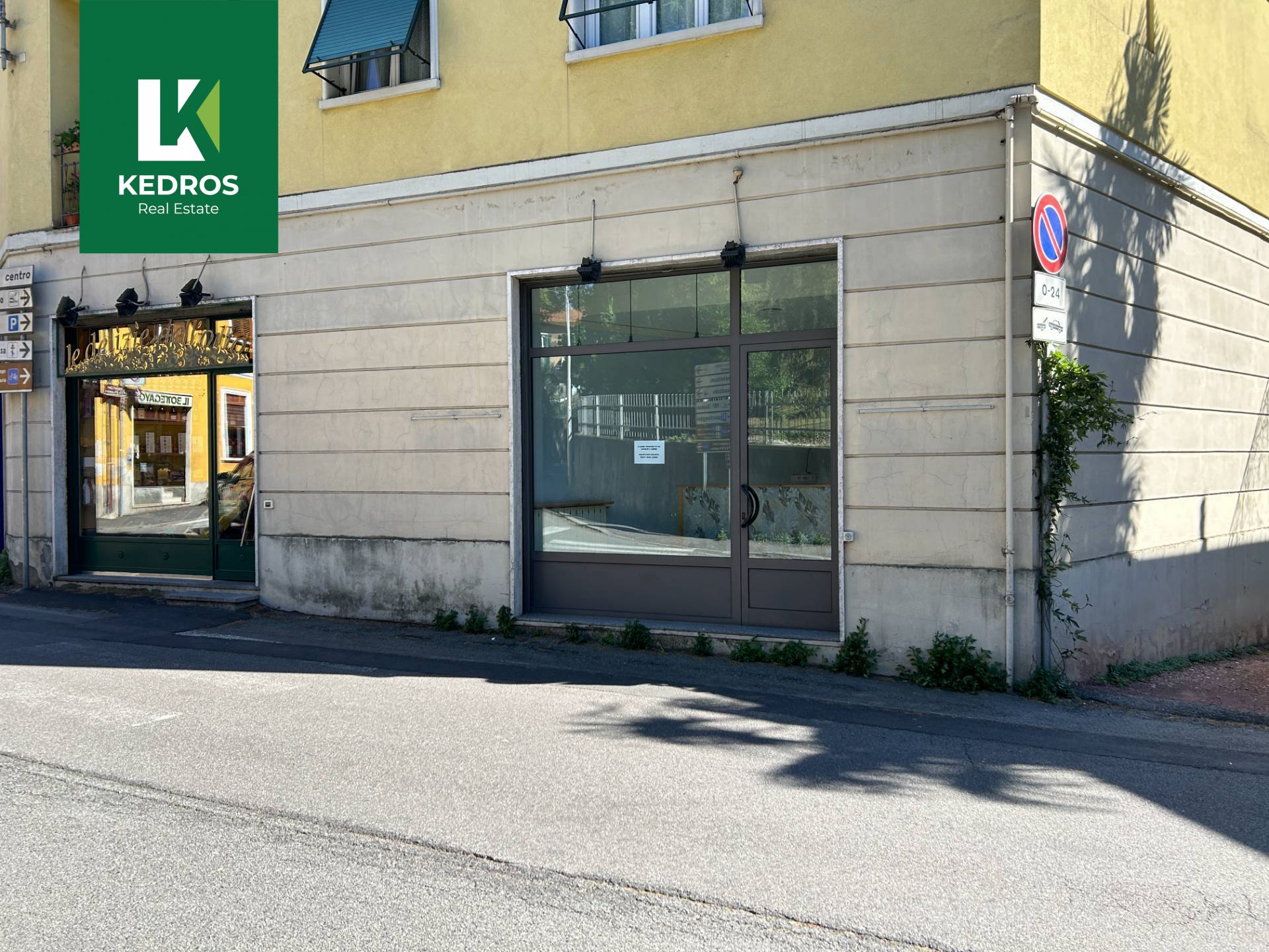 Locale commerciale in affitto a Varese, Casbeno