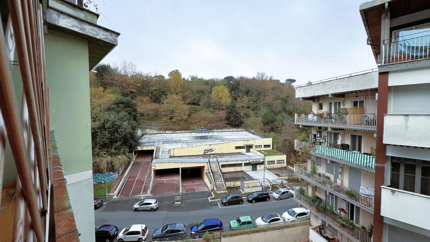 Trilocale da ristrutturare a Roma