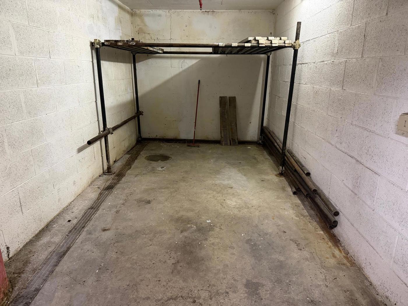 Box/Garage 15mq in vendita a Roma