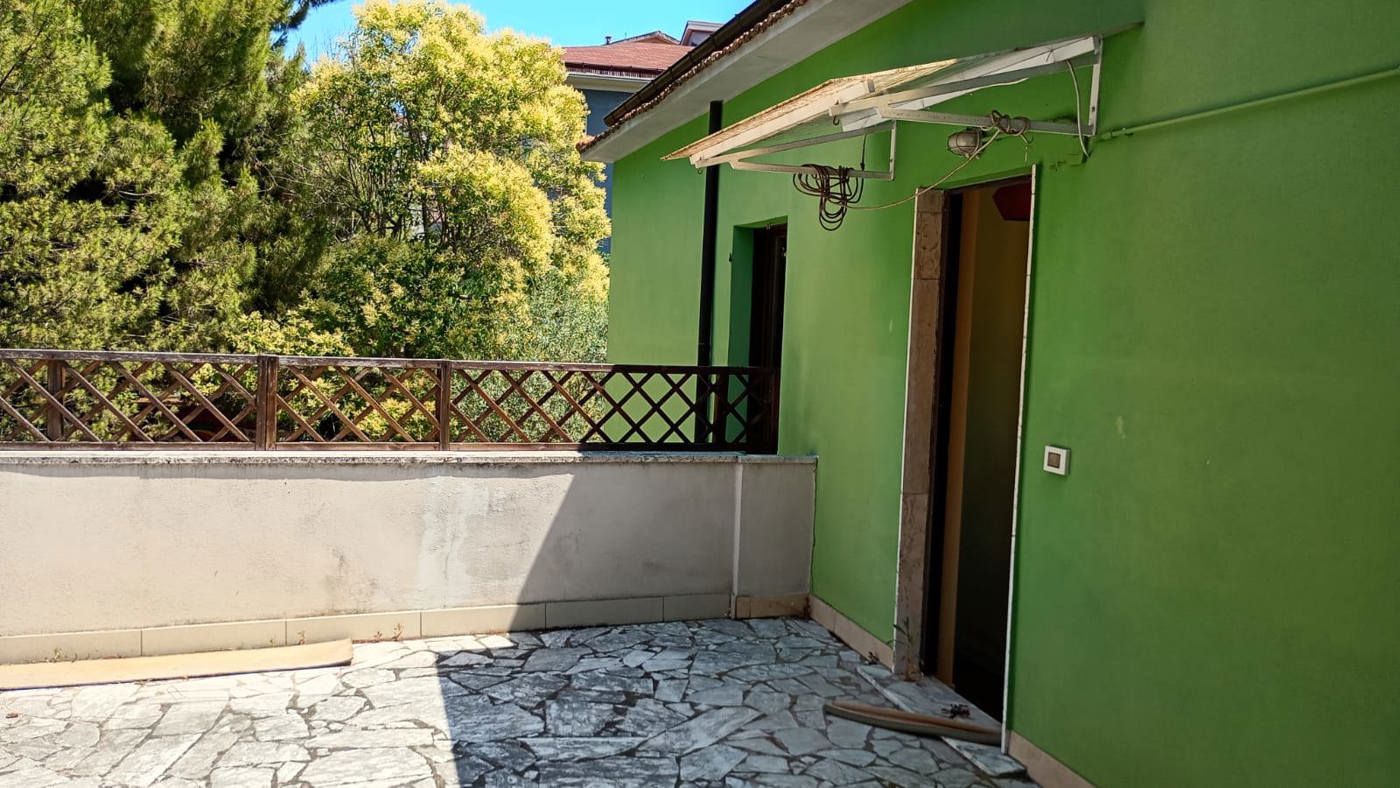 Stabile/Palazzo con giardino a Pescara
