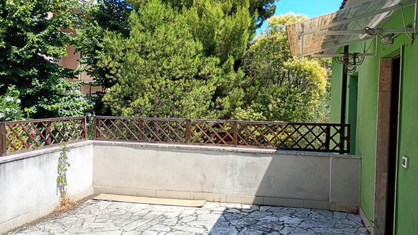 Stabile/Palazzo con giardino a Pescara