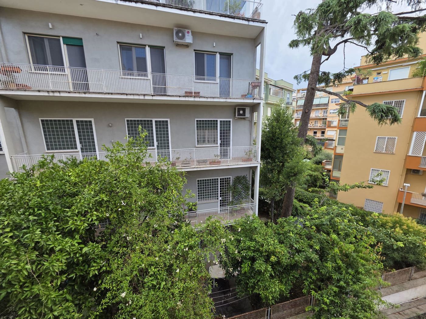 Quadrilocale da ristrutturare a Roma