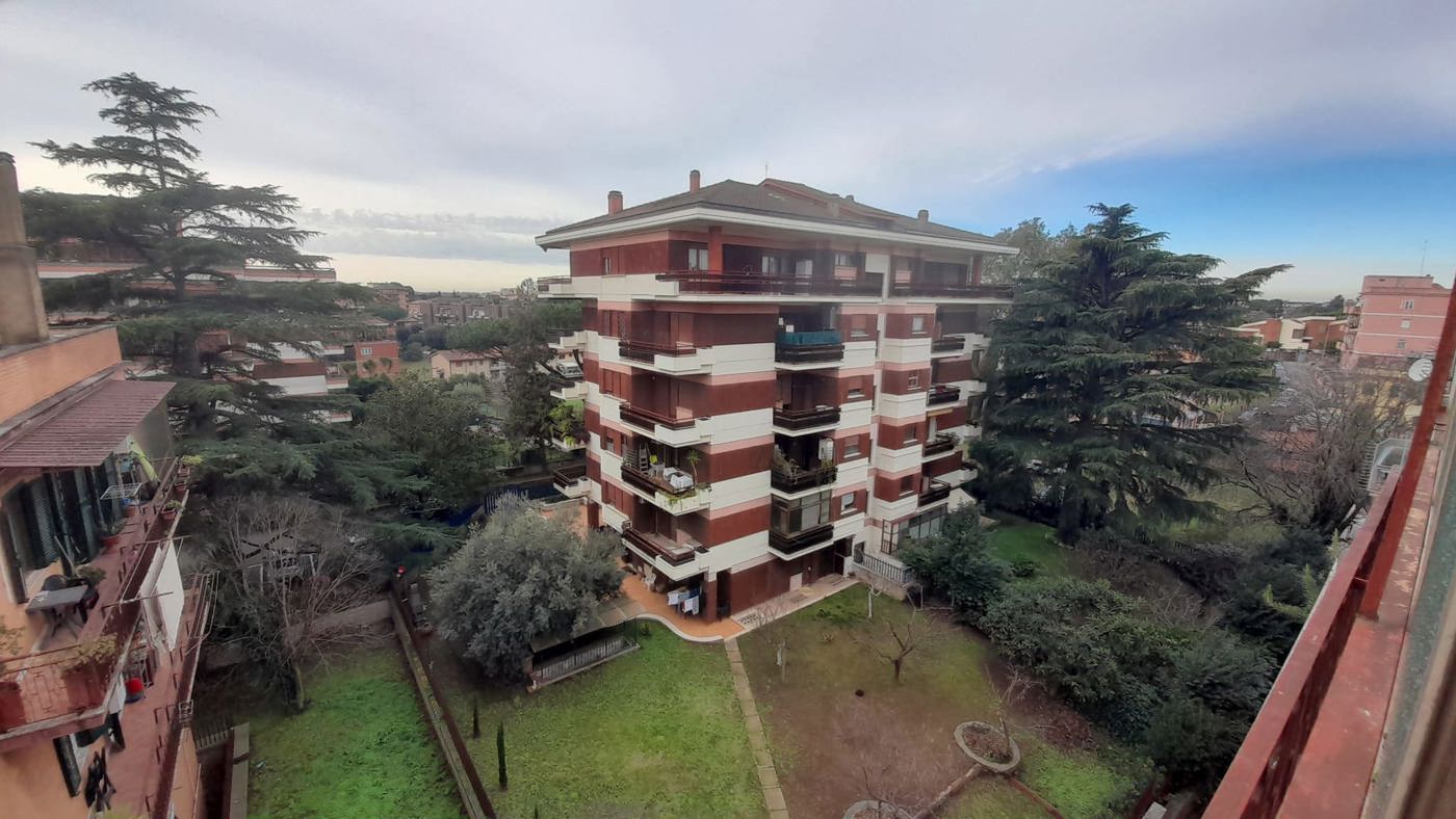 Attico da ristrutturare a Roma