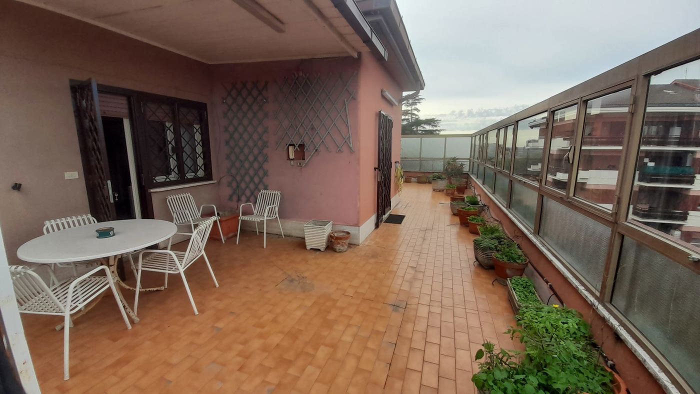 Attico da ristrutturare a Roma