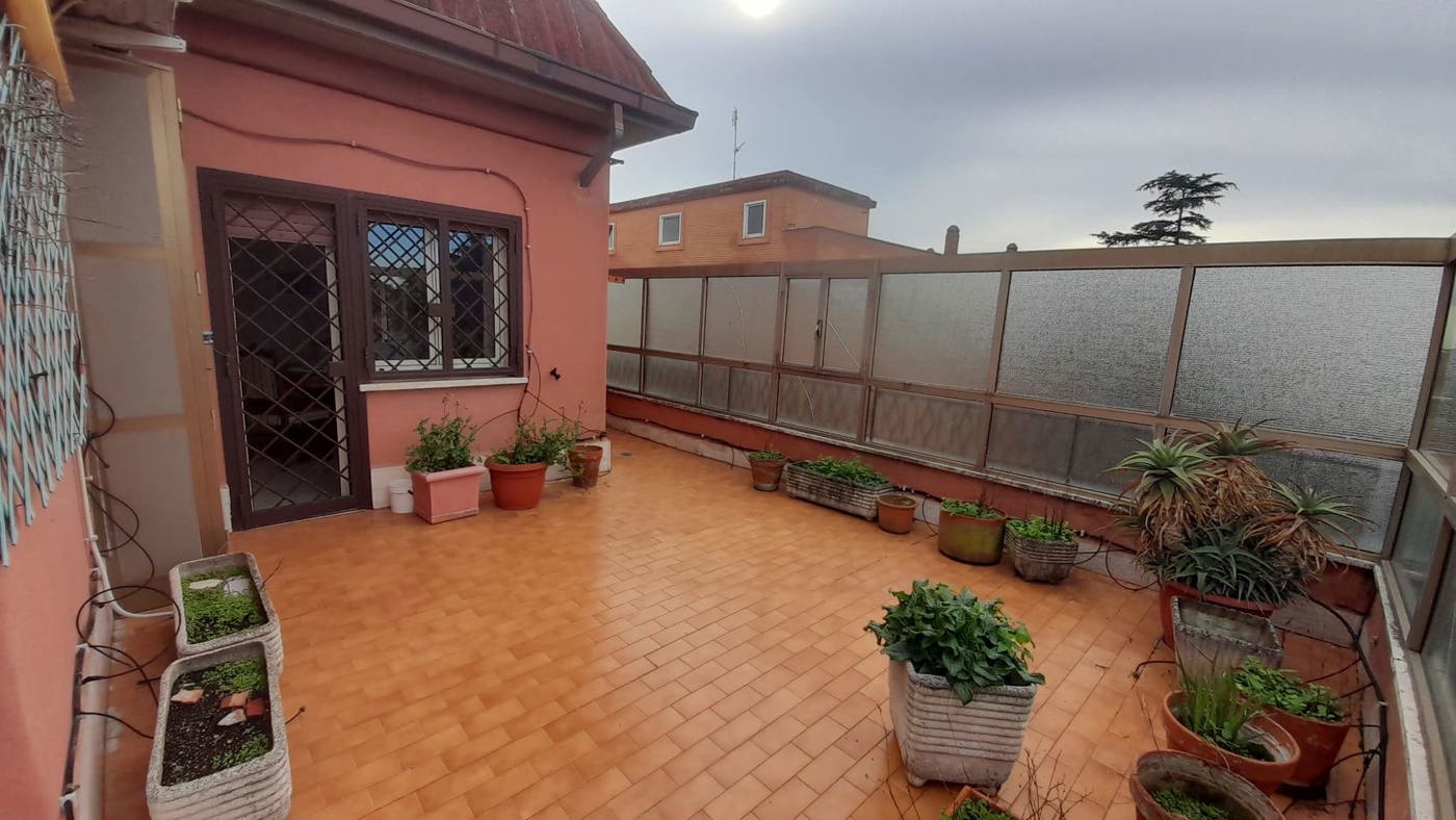 Attico da ristrutturare a Roma