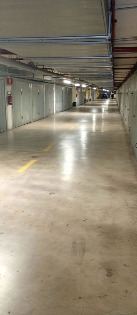 Box/Garage 18mq in vendita a Roma