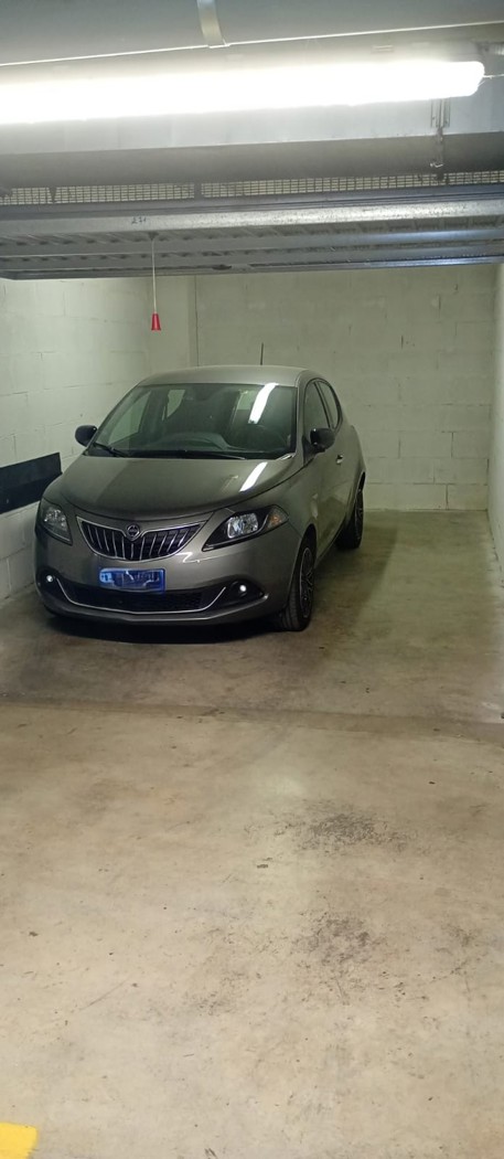 Box/Garage 18mq in vendita a Roma