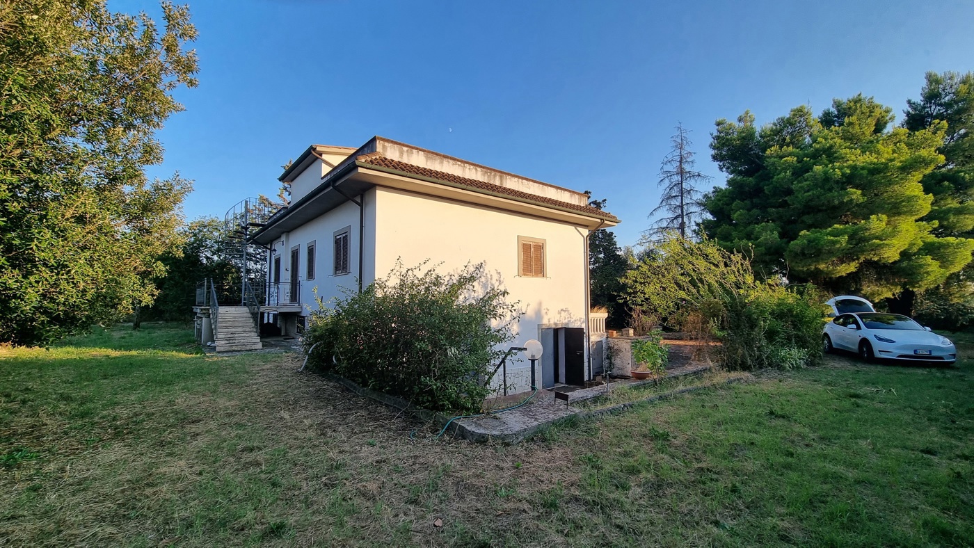 Villa con giardino a Gallicano nel Lazio