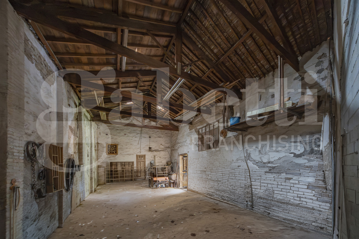 Magazzino in vendita a Monserrato