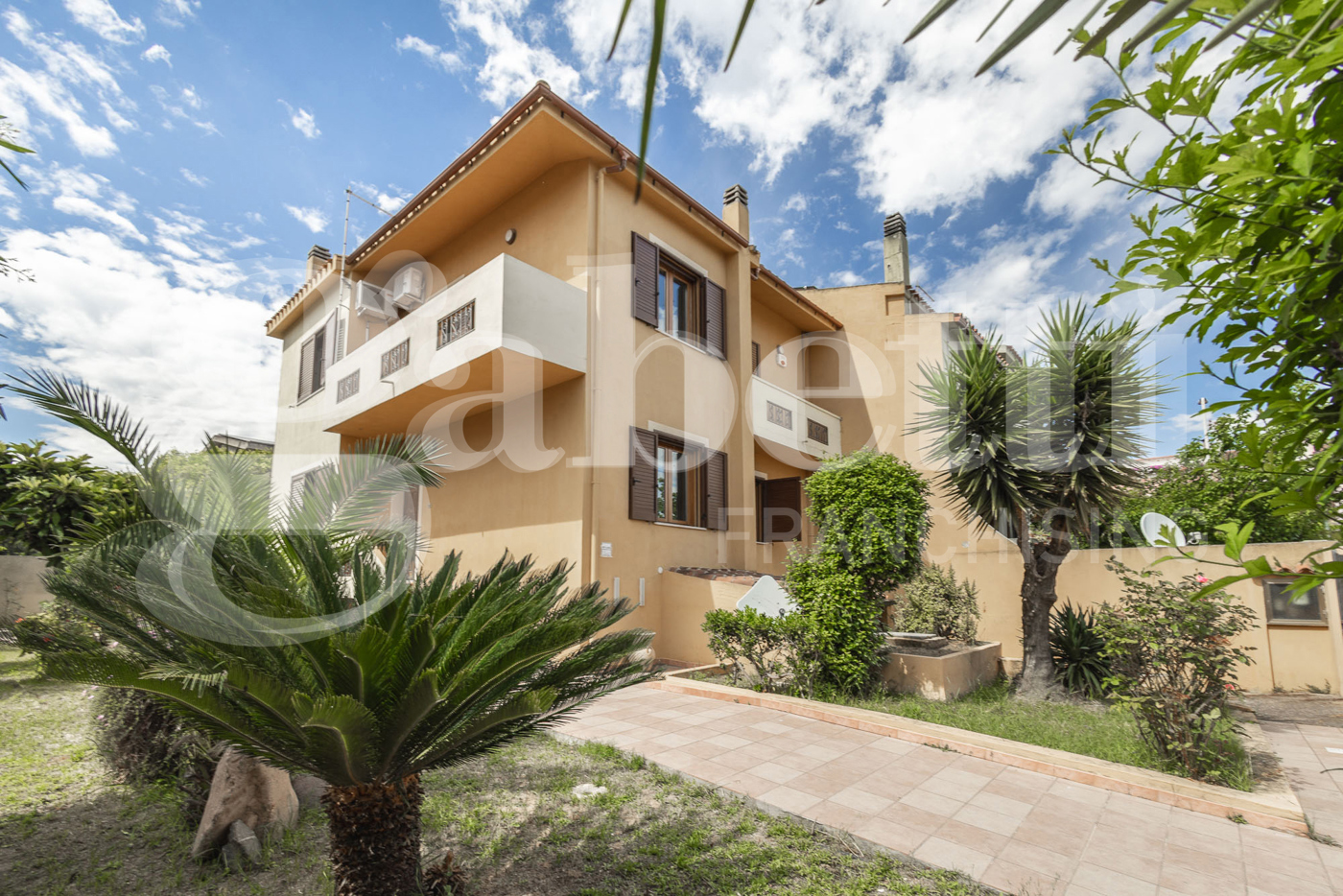 Villa Bifamiliare con giardino a Selargius